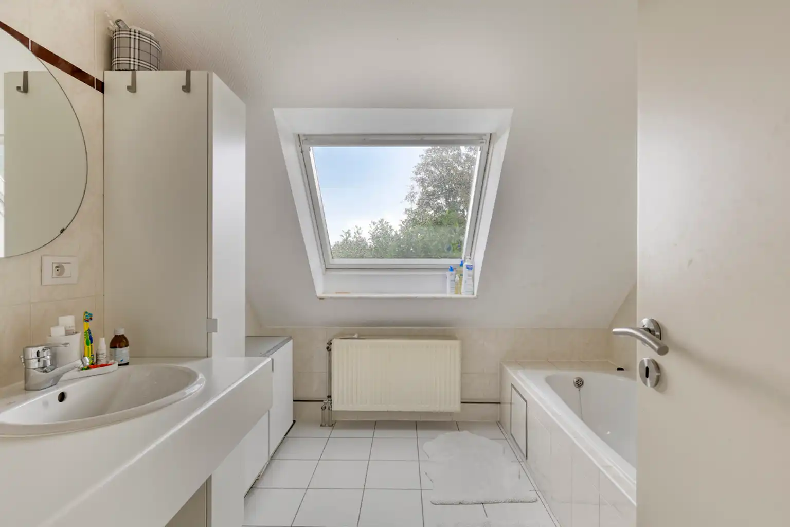 Ruime viergevelwoning met vier slaapkamers in Zellik foto 9