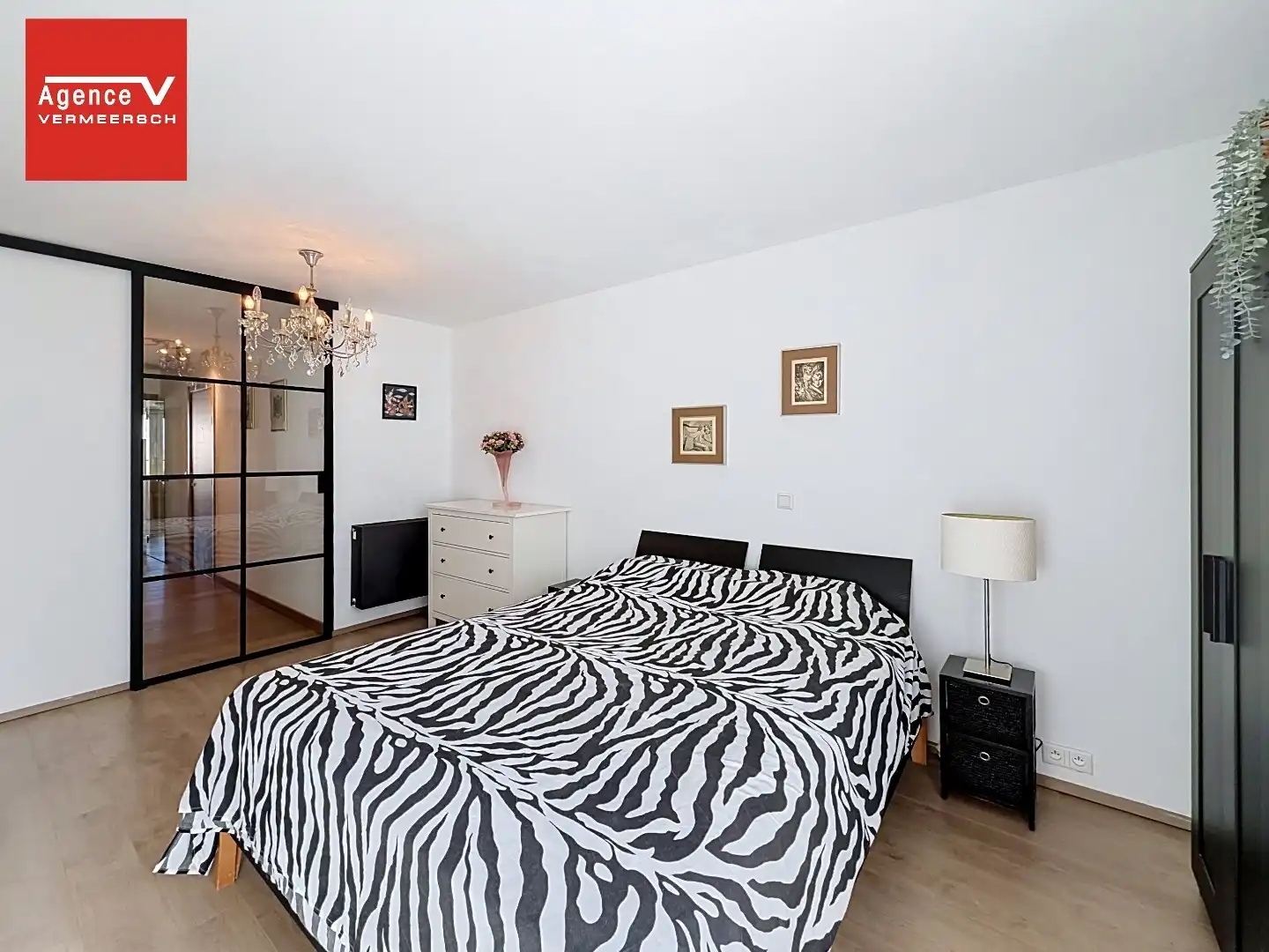 Lichtrijk woonappartement met ruim terras vlak bij zee.  foto 11