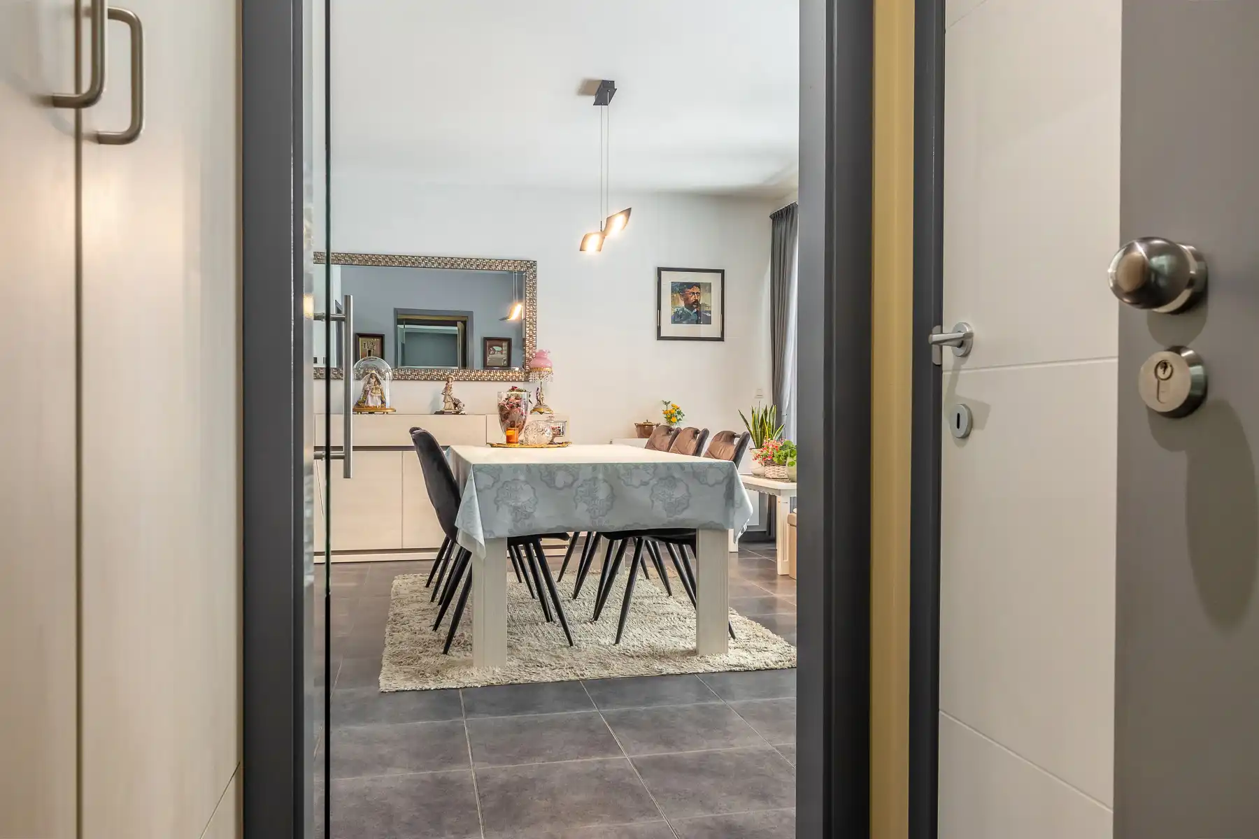 Gelijkvloersappartement met 2 slaapkamers en autostaanplaats foto 3