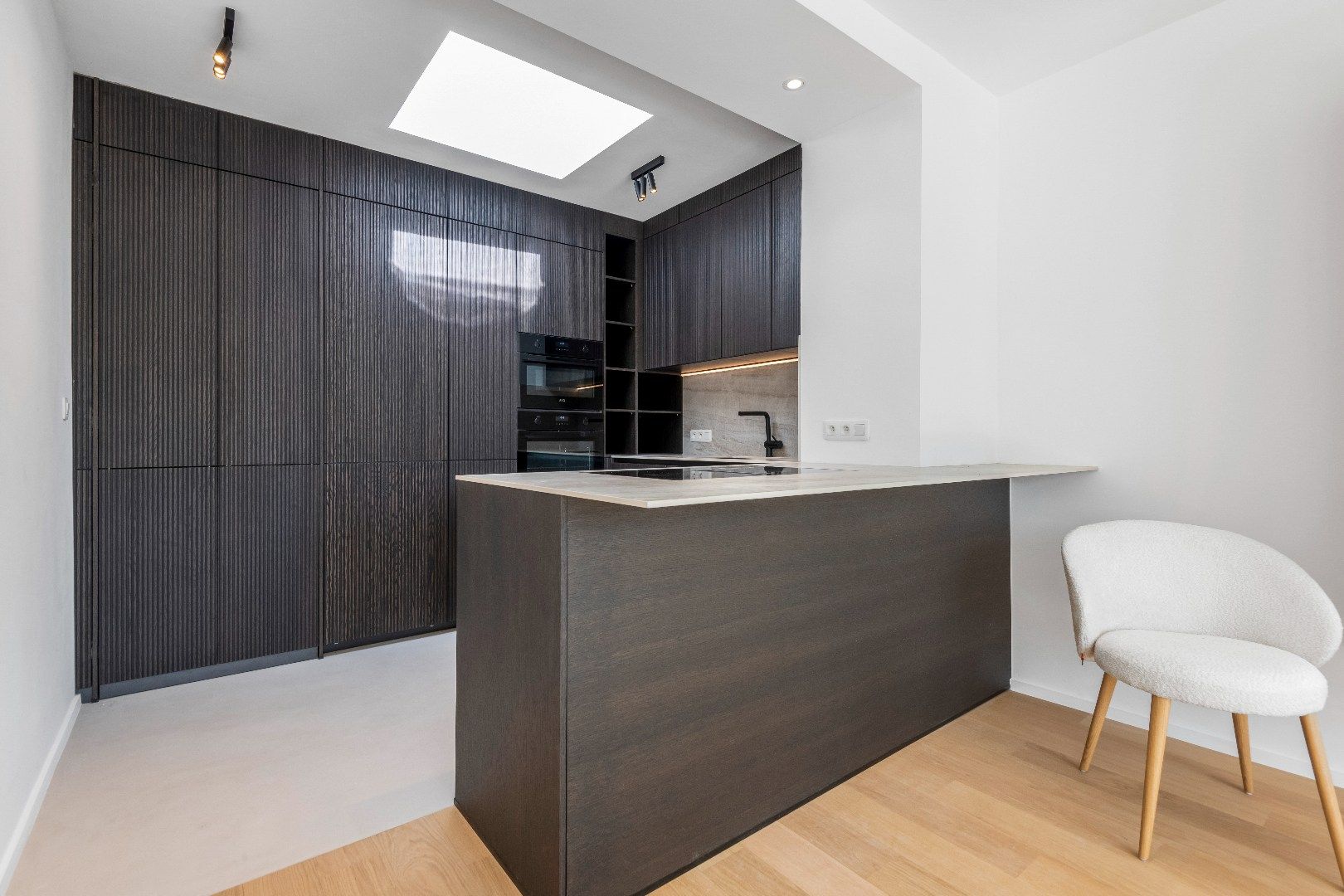 Zeer zonnige penthouse met open zicht vlakbij de Dumortierlaan. foto 10