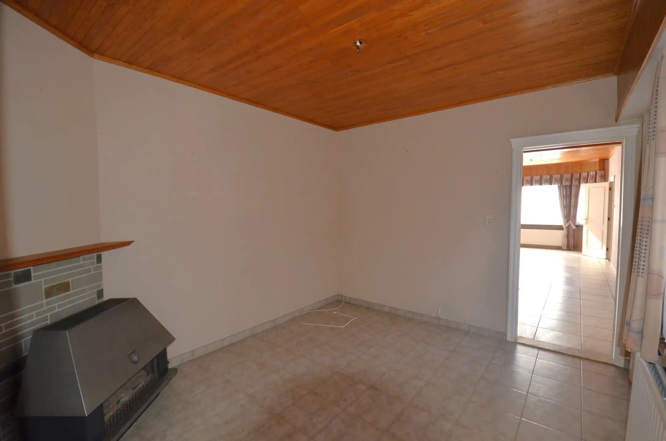 Te renoveren woning met 3 slaapkamers, tuintje en dubbele garage foto 11