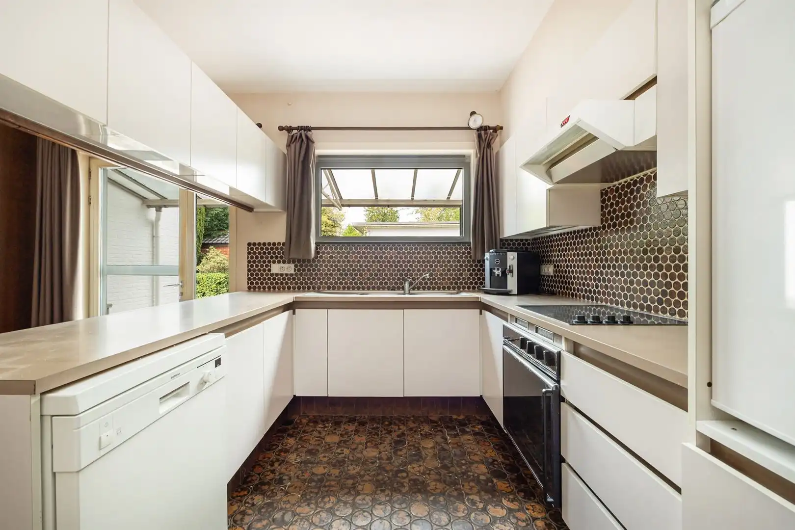 Woning met veel potentieel en grote tuin! foto 7