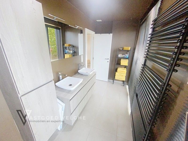 Moderne woning  van 151m² op wandelafstand van het centrum van Genk foto 25