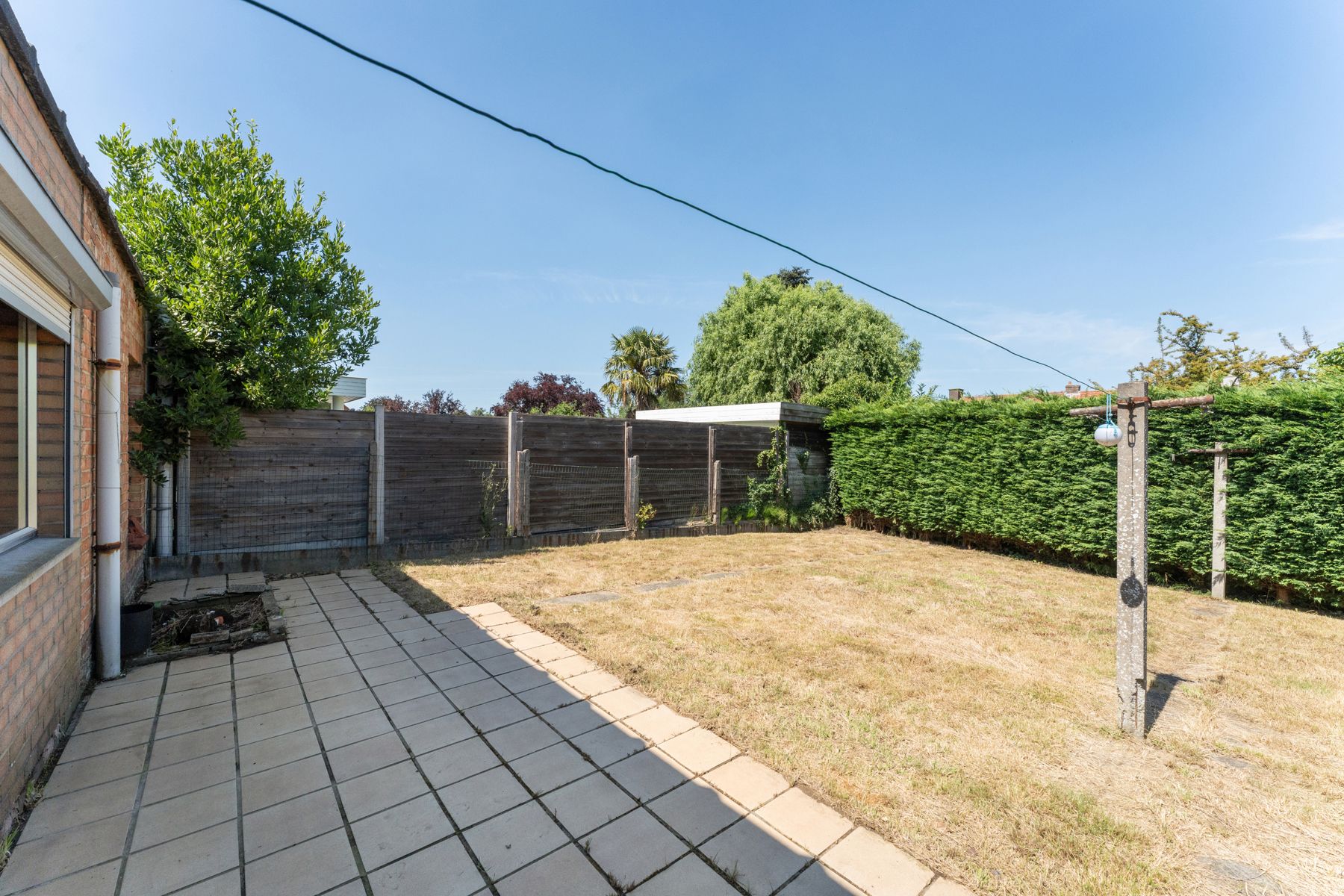 Op te knappen woning met tuin en garage foto 20