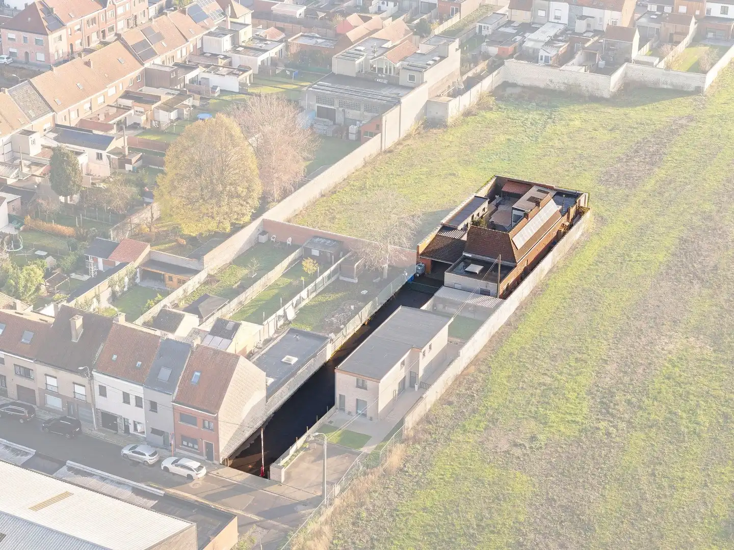 Vrijstaande woning in tweede lijn met 2 kamers op het gelijkvloers en voldoende stockageruimte en gesloten garage van 40m² foto 18