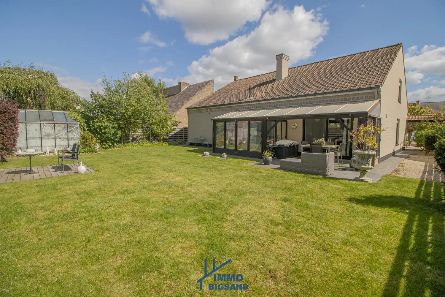 Hoofdfoto van de publicatie: Charmante bungalow te koop op rustige ligging in Wervik