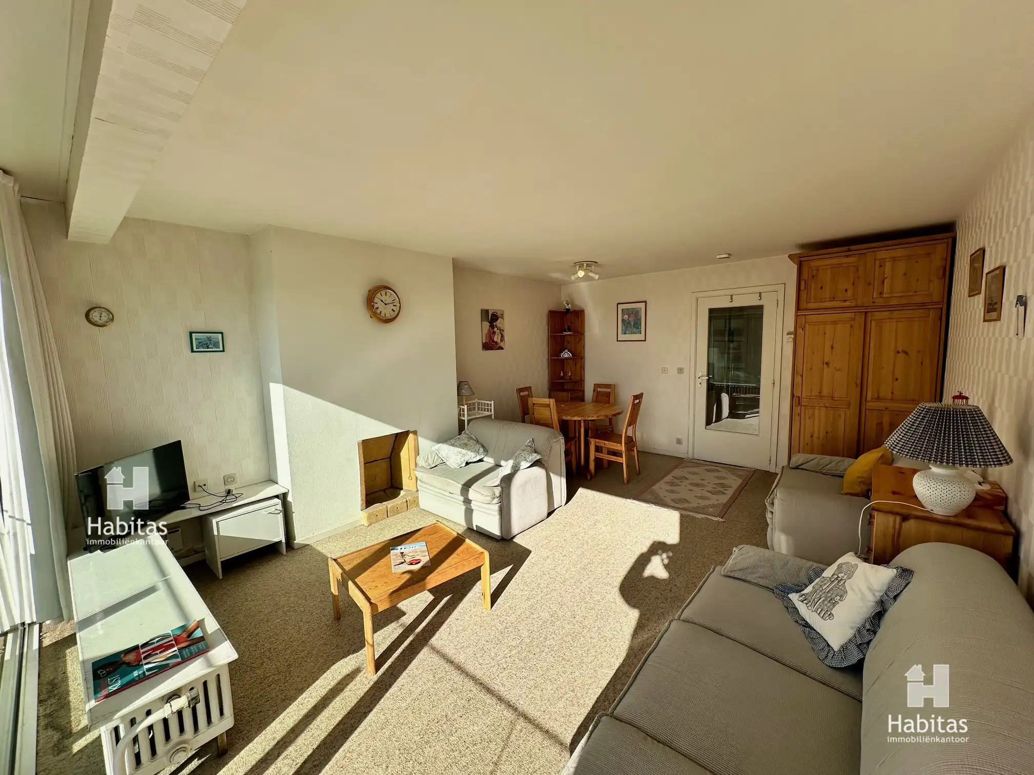 Verrassend ruime studio op 3de verdieping foto 2