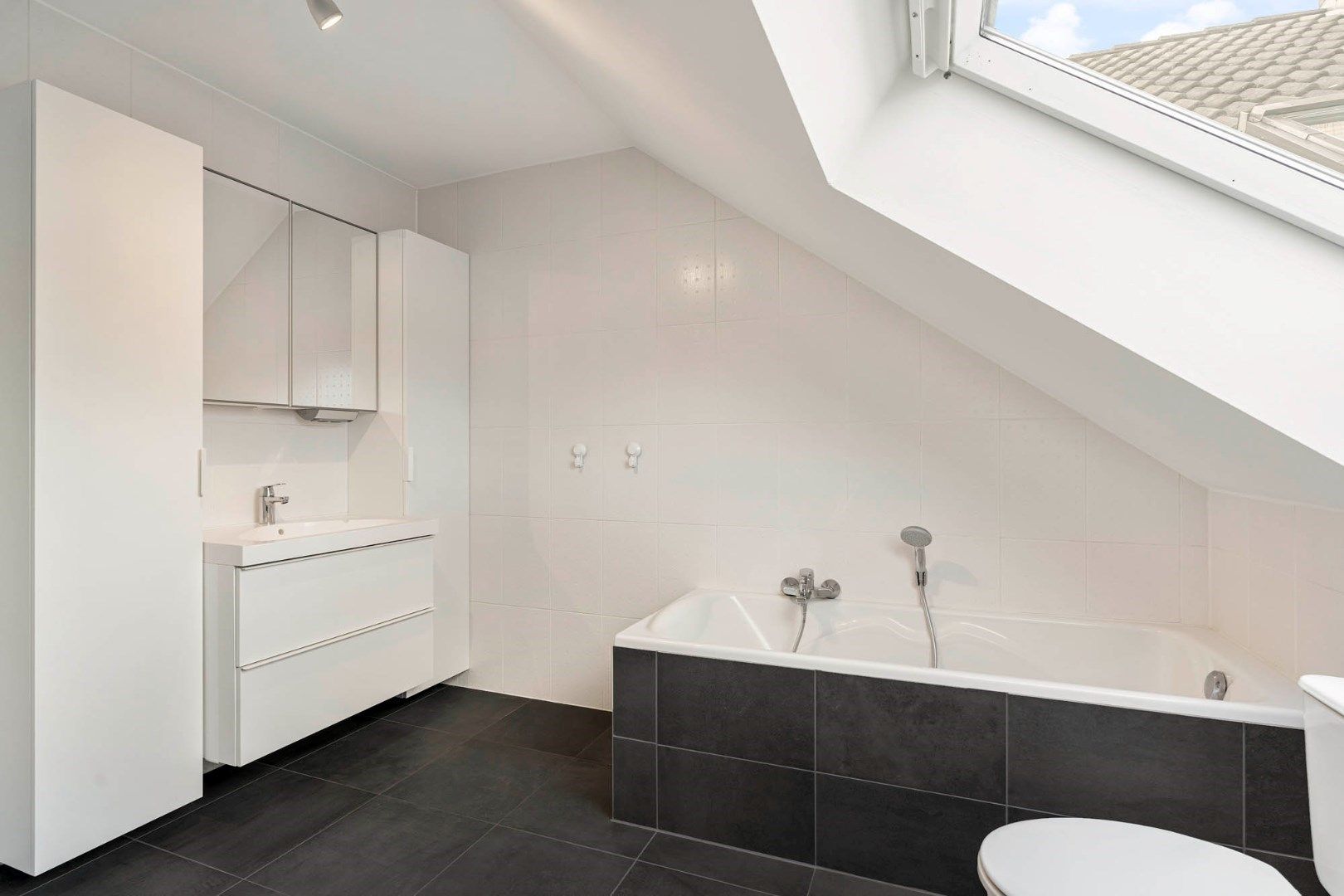 Leuk duplexappartement met drie slaapkamers, standplaats en kelderberging foto 24