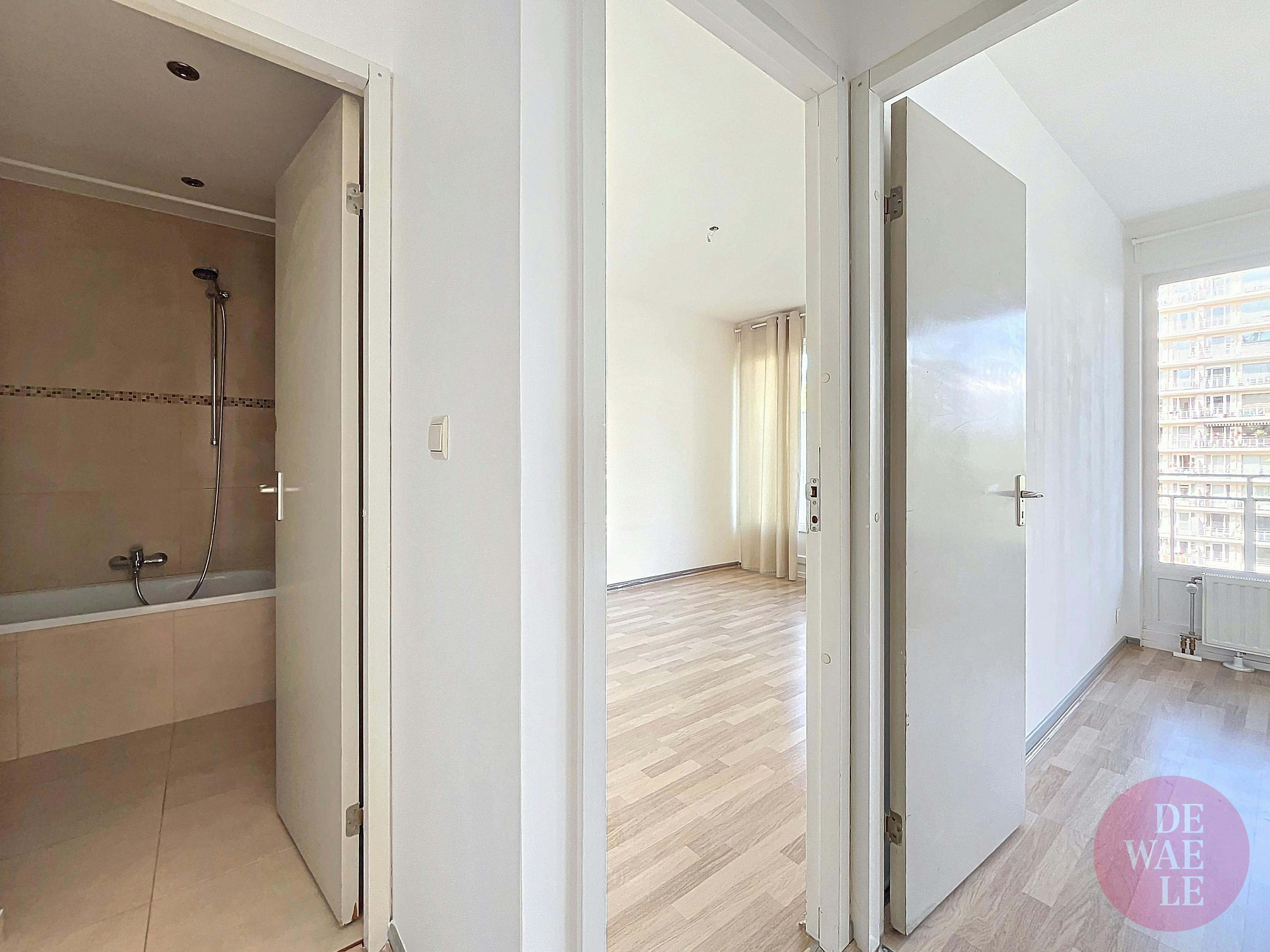 Licht appartement met 2 slaapkamers en garage in Oudergem foto 13
