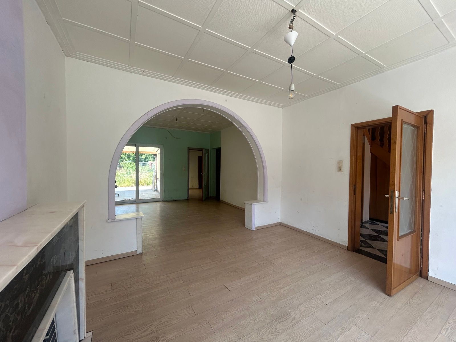 Op te frissen/ te renoveren woning nabij verbindingswegen foto 5