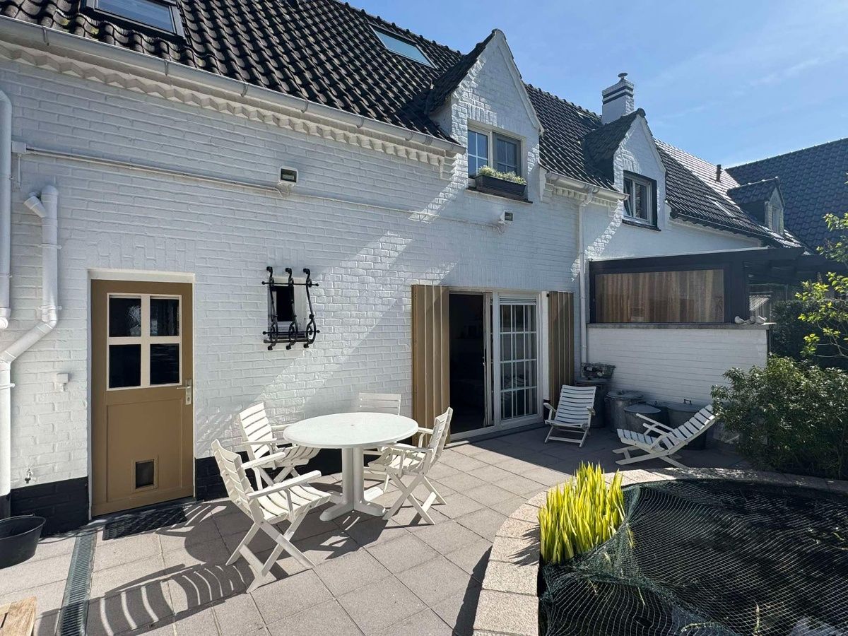 Prachtige woning in het Begijnhof met 3 slaapkamers foto {{pictureIndex}}