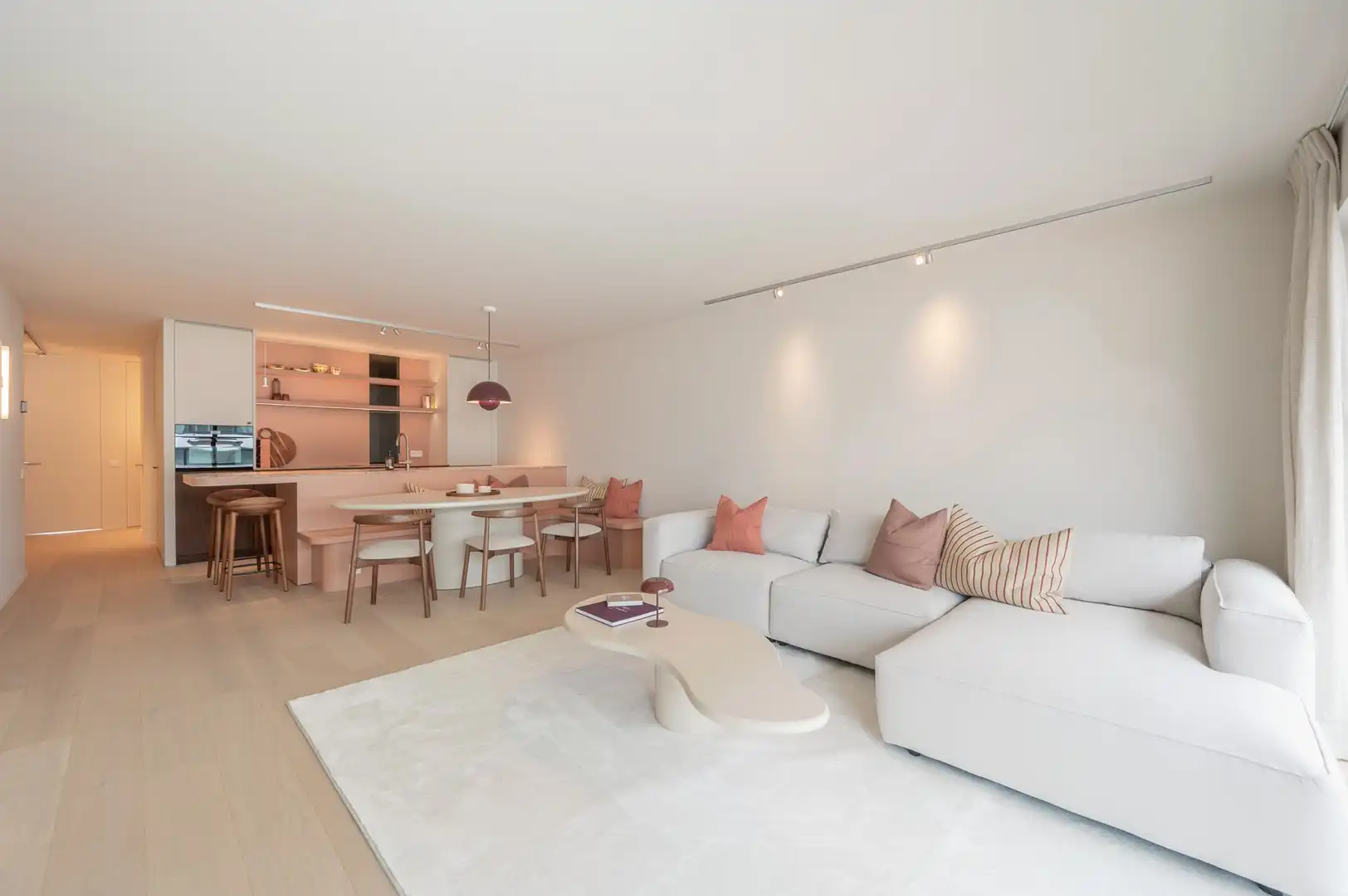 Stijlvol gerenoveerd 3-slaapkamerappartement op topligging in hartje Knokke. foto 2
