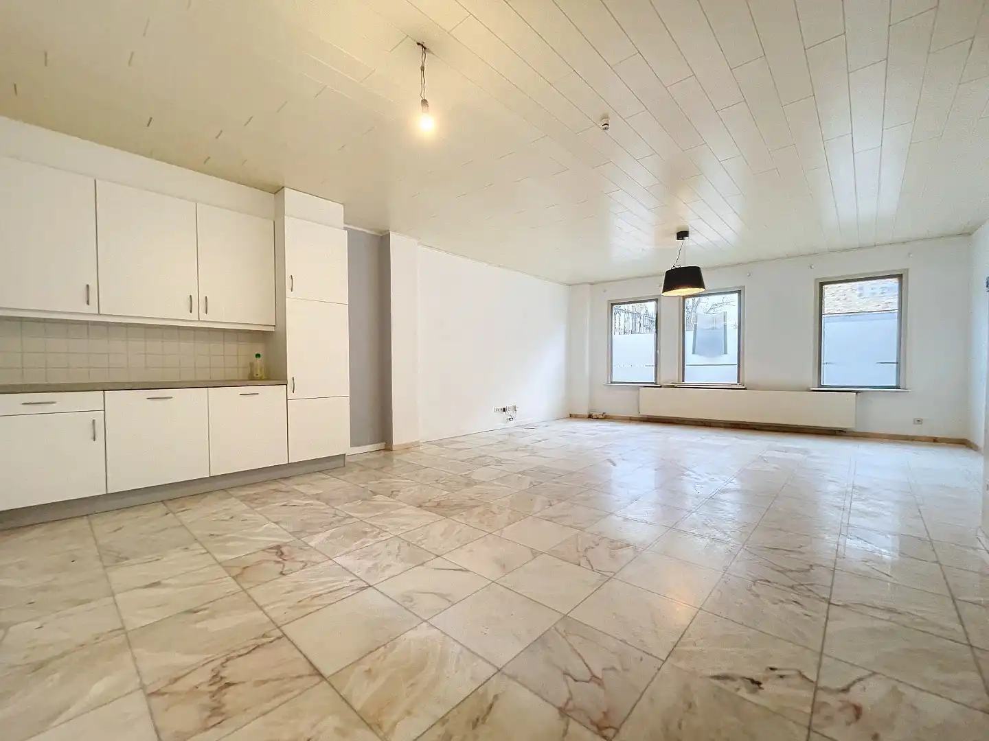 Gelijkvloers appartement met binnenkoer in centrum van Staden foto 2