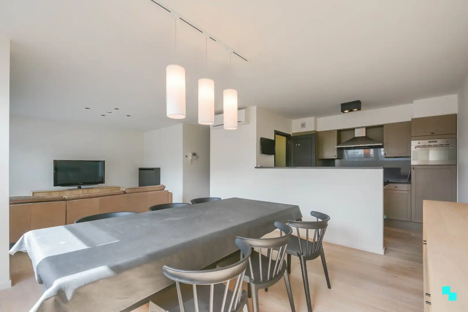 Ruim, instapklaar appartement nabij centrum Emelgem foto 9