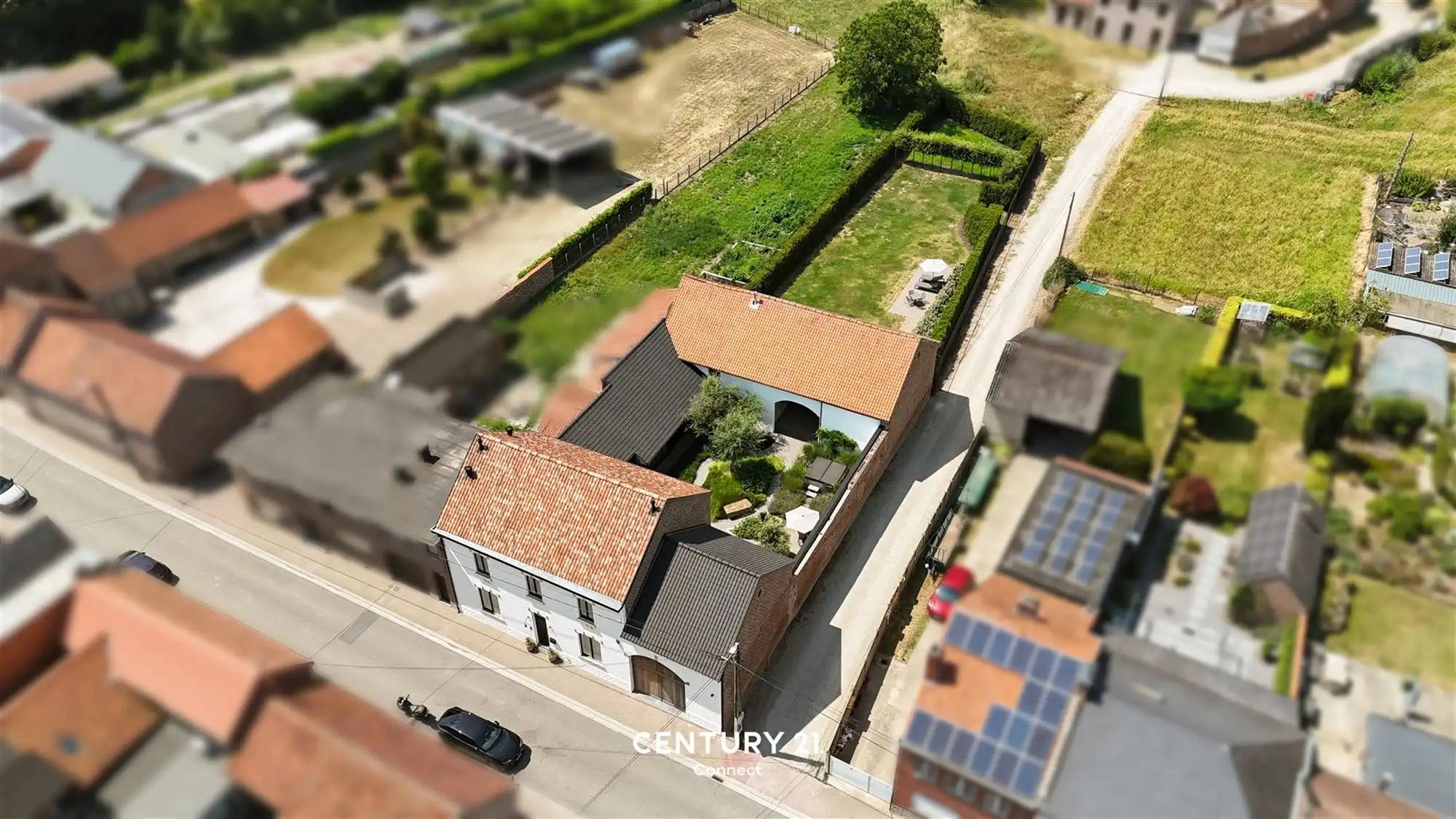 Exclusieve vierkantshoeve te Zoutleeuw foto {{pictureIndex}}