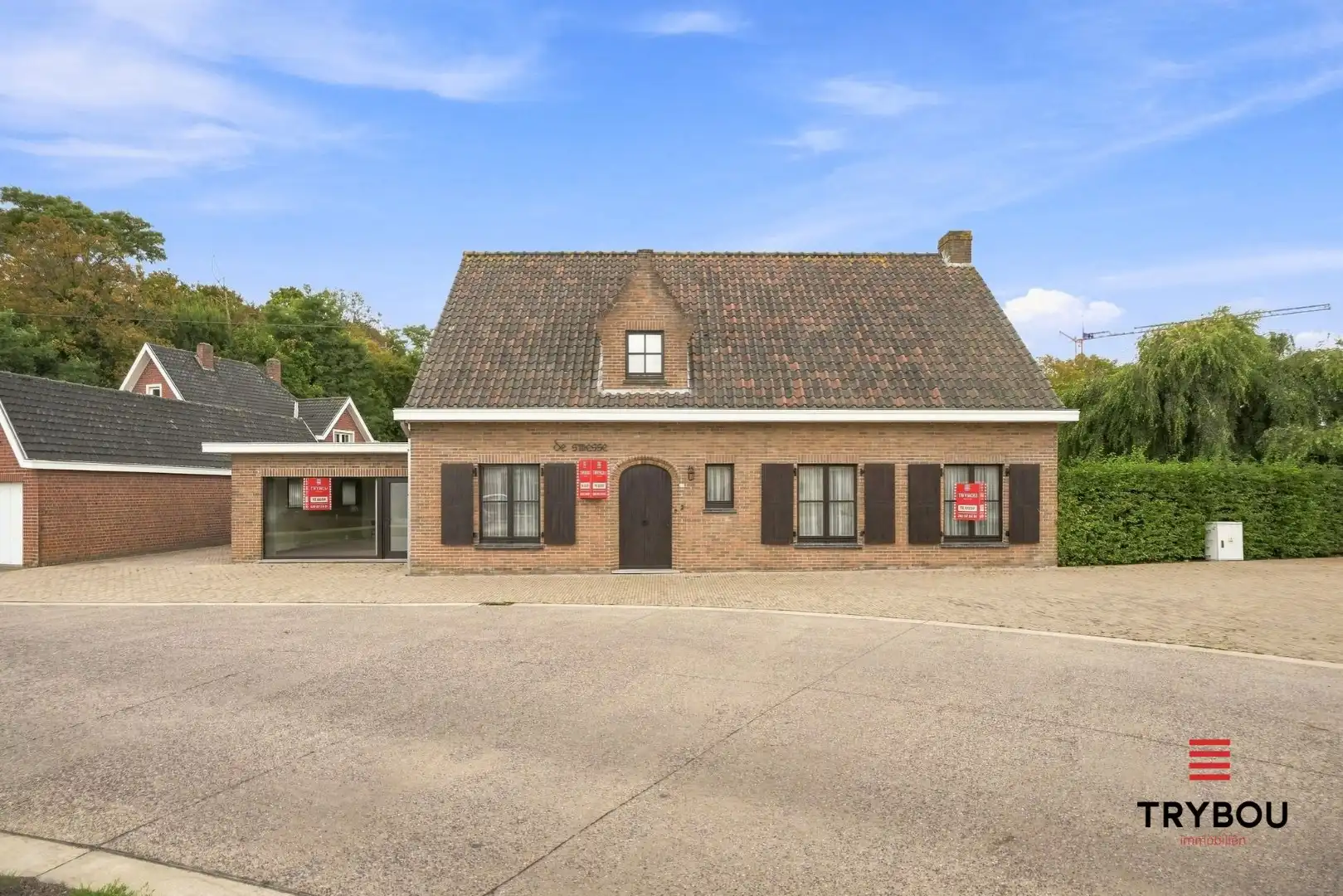 Hoofdfoto van de publicatie: Ruime alleenstaande villa op een royaal perceel van 1265m²