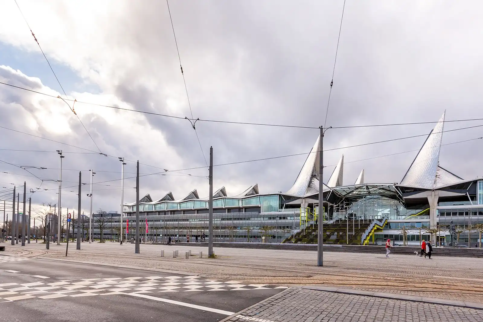 Architecturale parel met een zee van ruimte foto 38