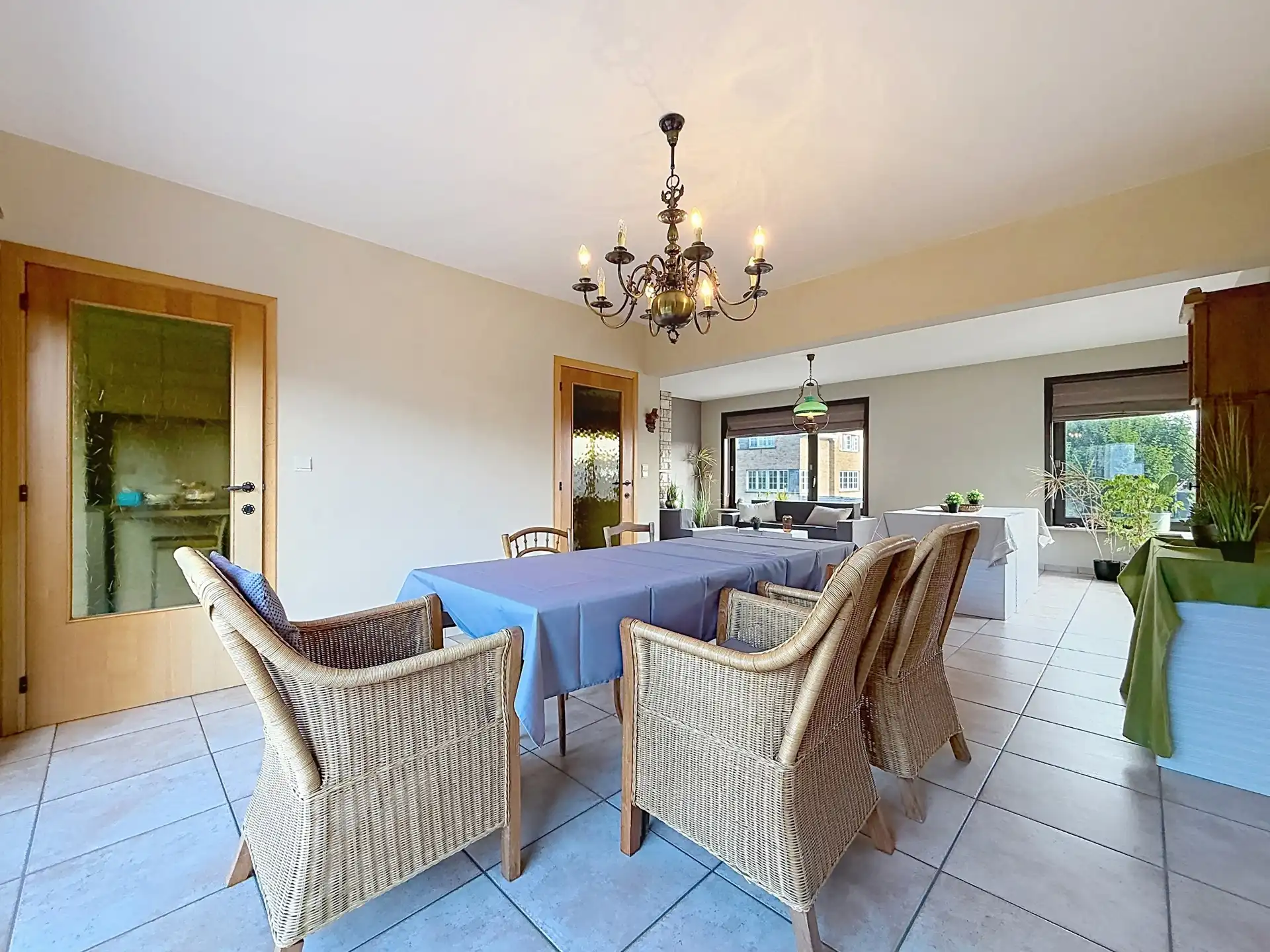 Ruime bel-etagewoning met 3 slaapkamers, dubbele garage en zonnige tuin in Dilbeek! foto 8