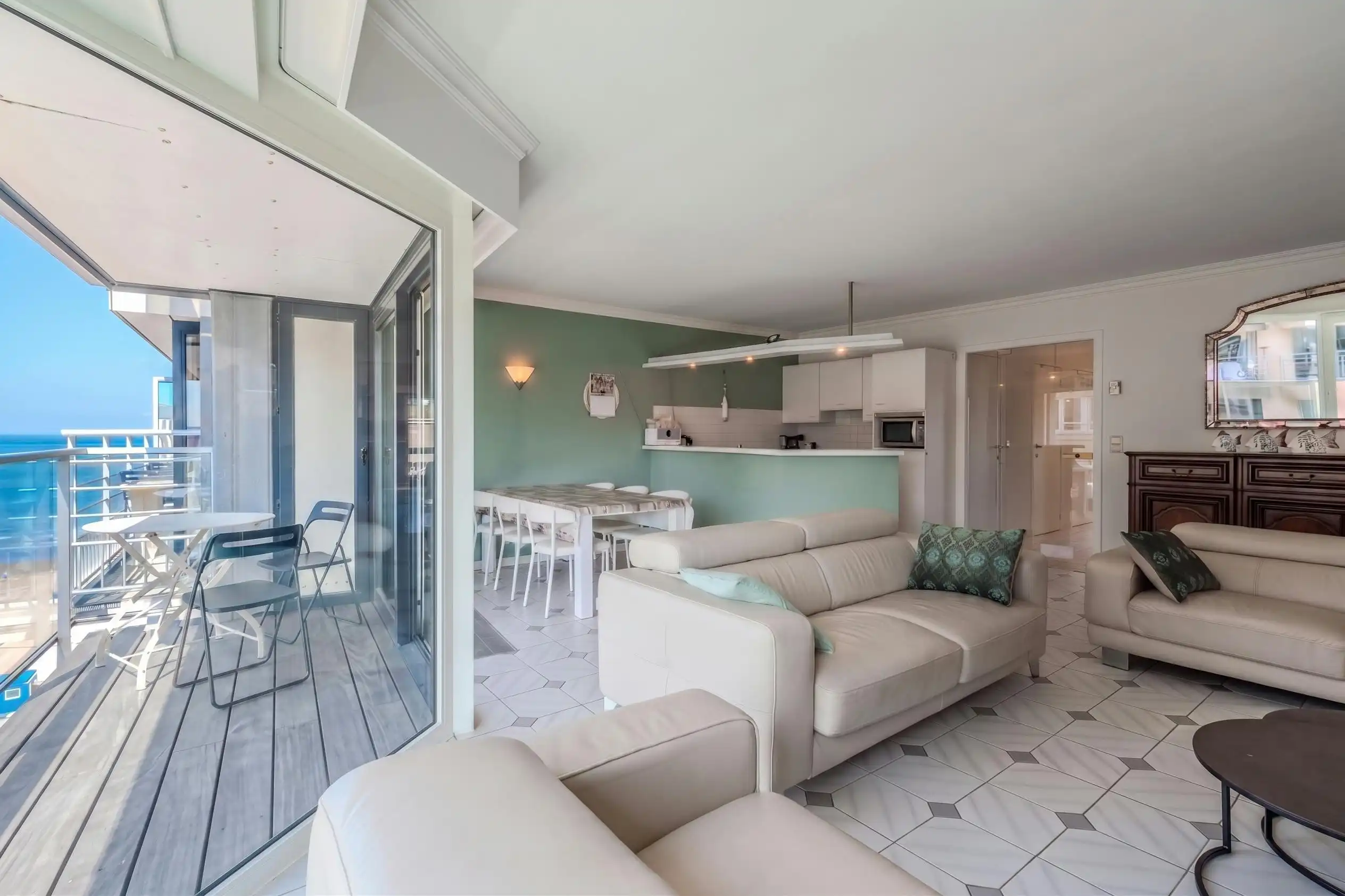 Ruim 2 slaapkamer appartement met zonneterras en zeezicht! foto 6