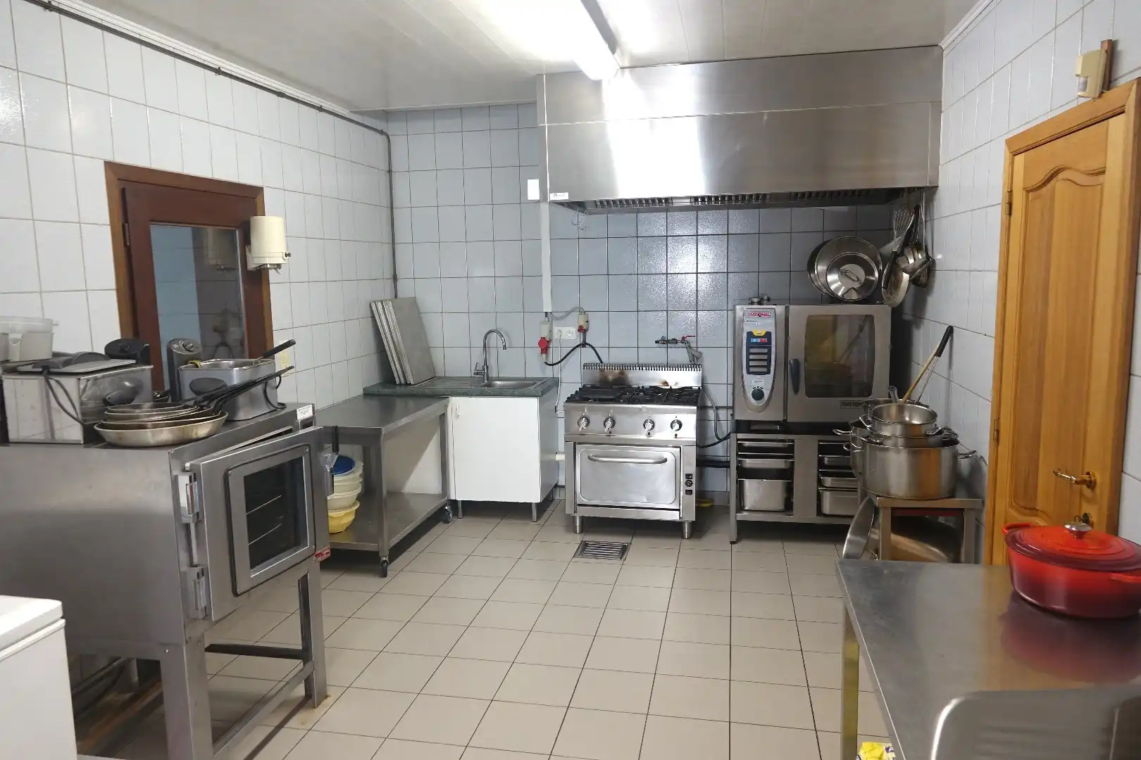 Unieke handelswoning met instapklare woonst en gevestigde handelszaak foto 9