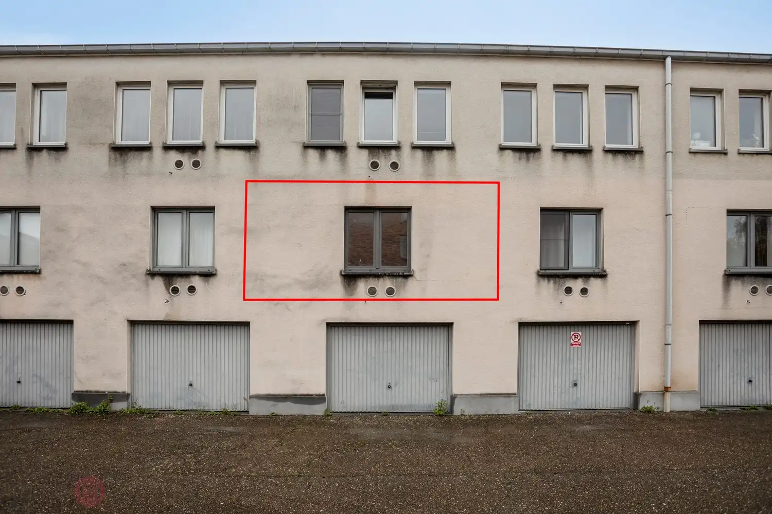 Volledig vernieuwde, instapklare studio in hartje Leuven met afgesloten garagebox – rustig gelegen pareltje! foto {{pictureIndex}}