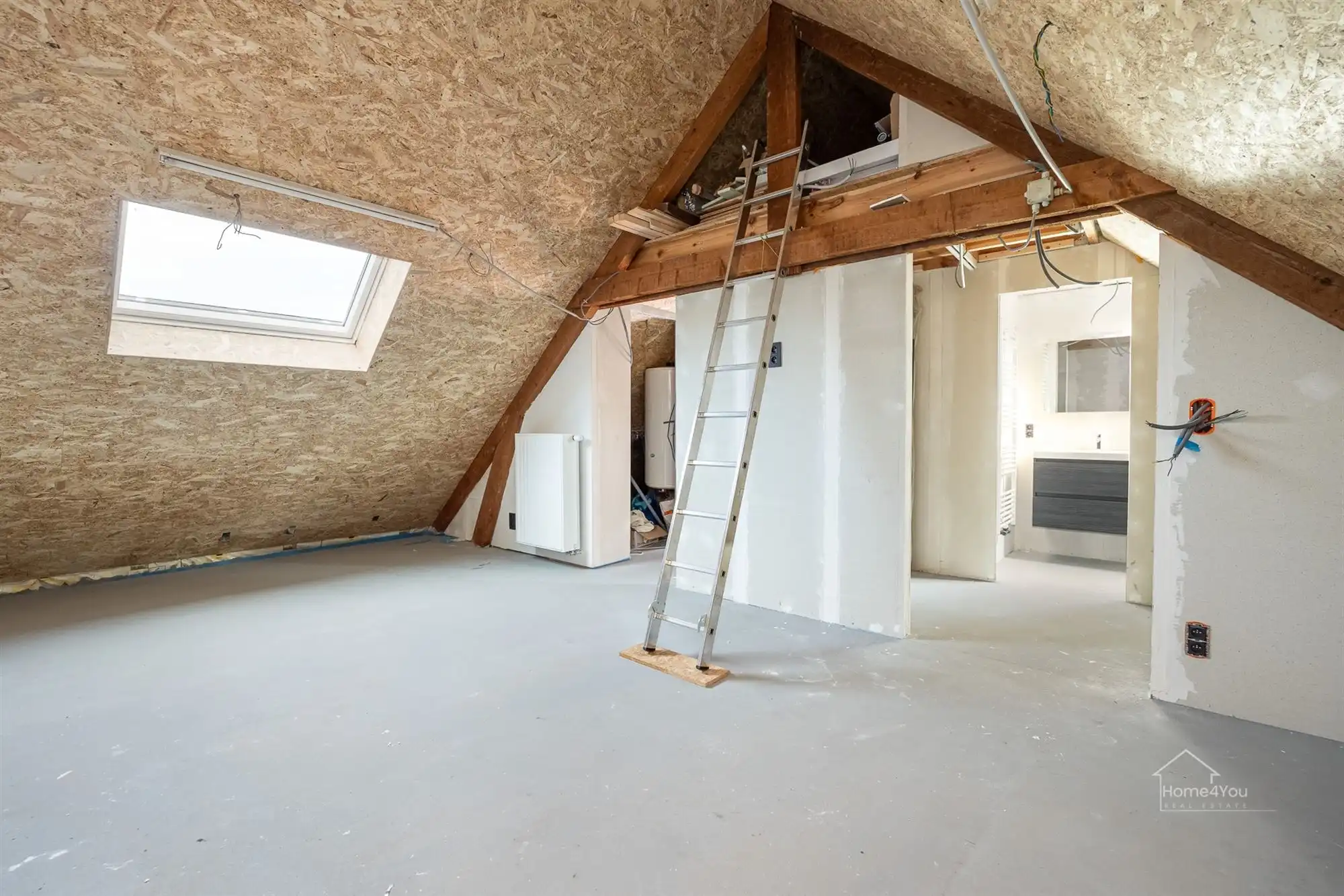 HOB met 4 slaapkamers en 2 badkamers foto 18