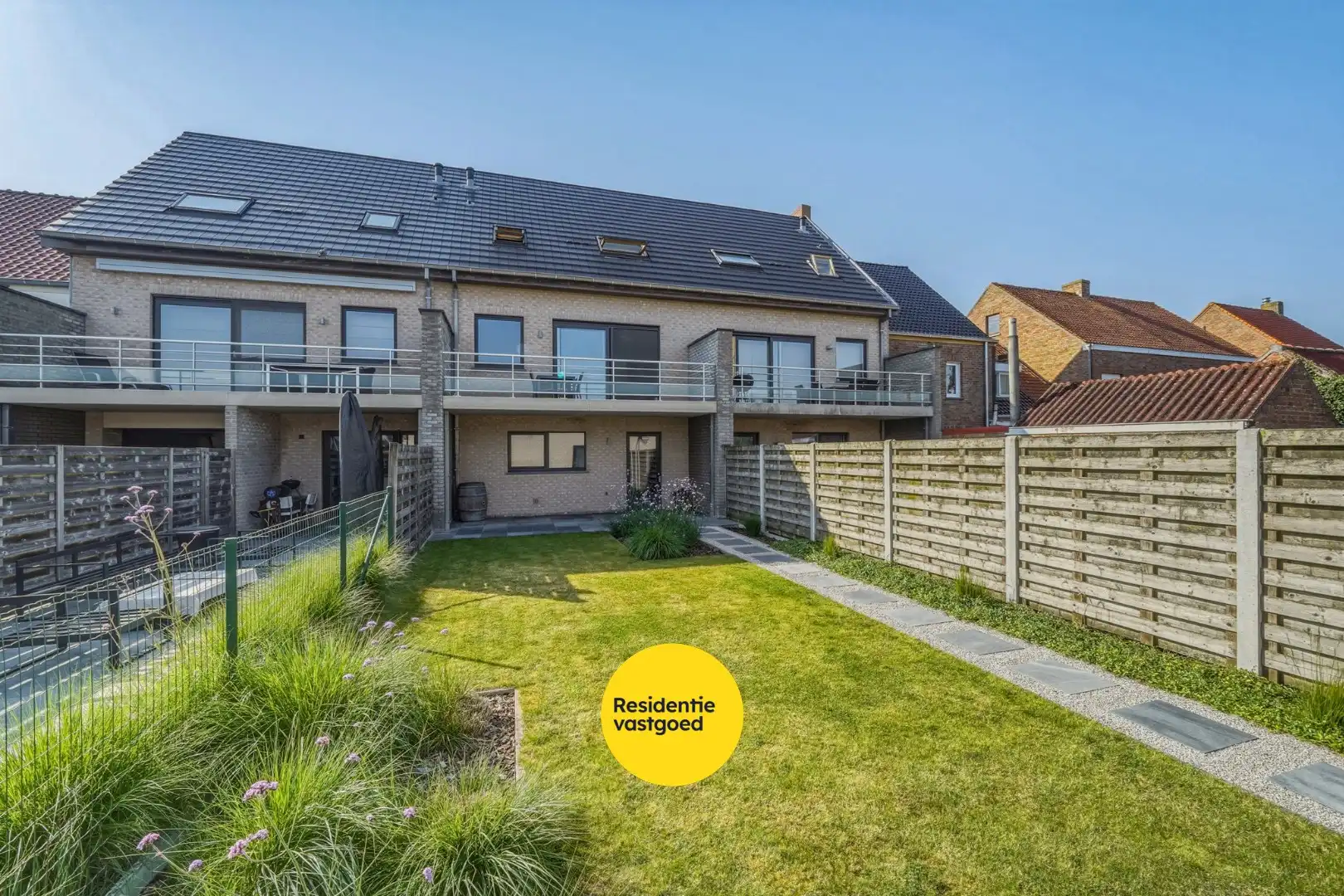 Instapklare recente woning met zeer ruime garage en tuin in Oudenburg foto 4