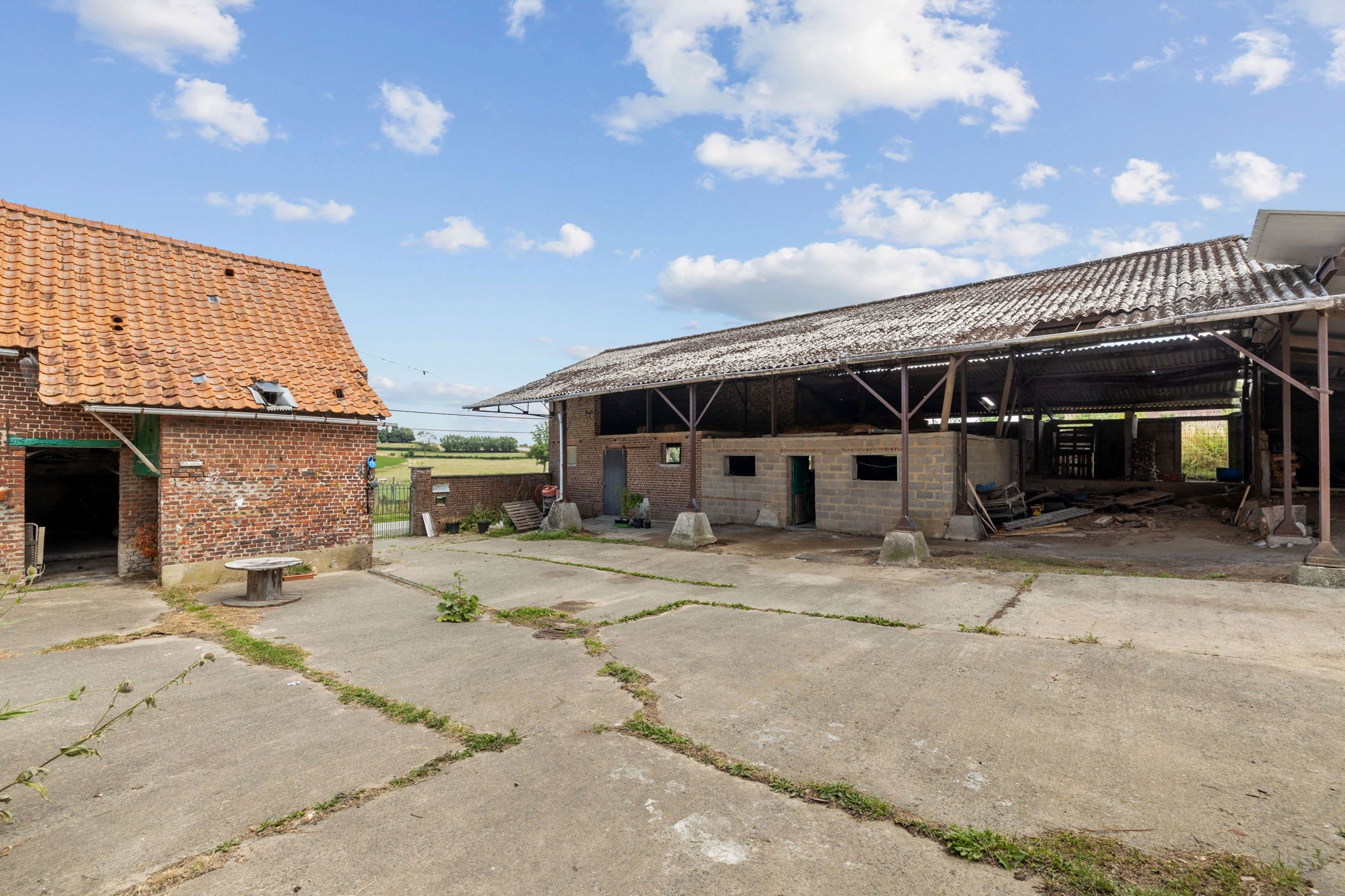 Te renoveren hoeve met schuur, loods en prachtige zichten foto 33