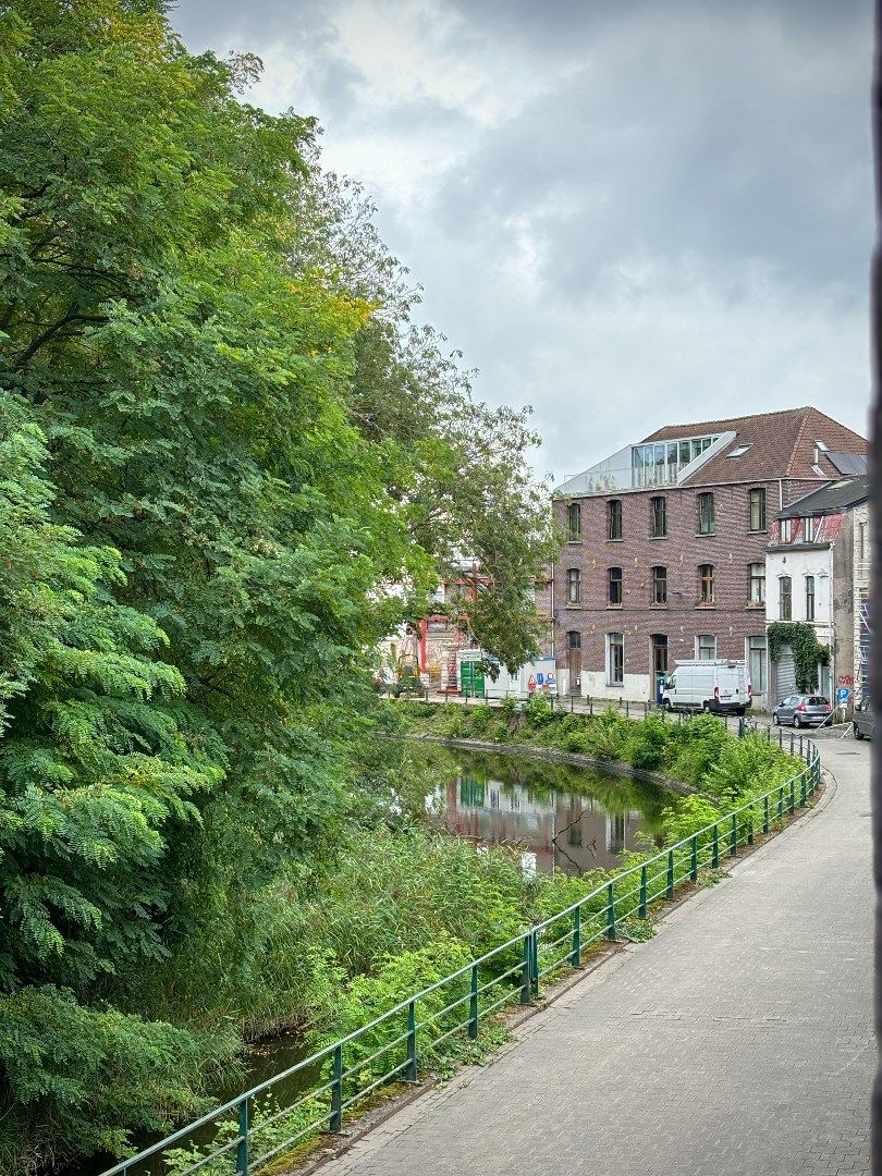 Tweeslaapkamerappartement met ruim terras en zicht op water en groen foto 5