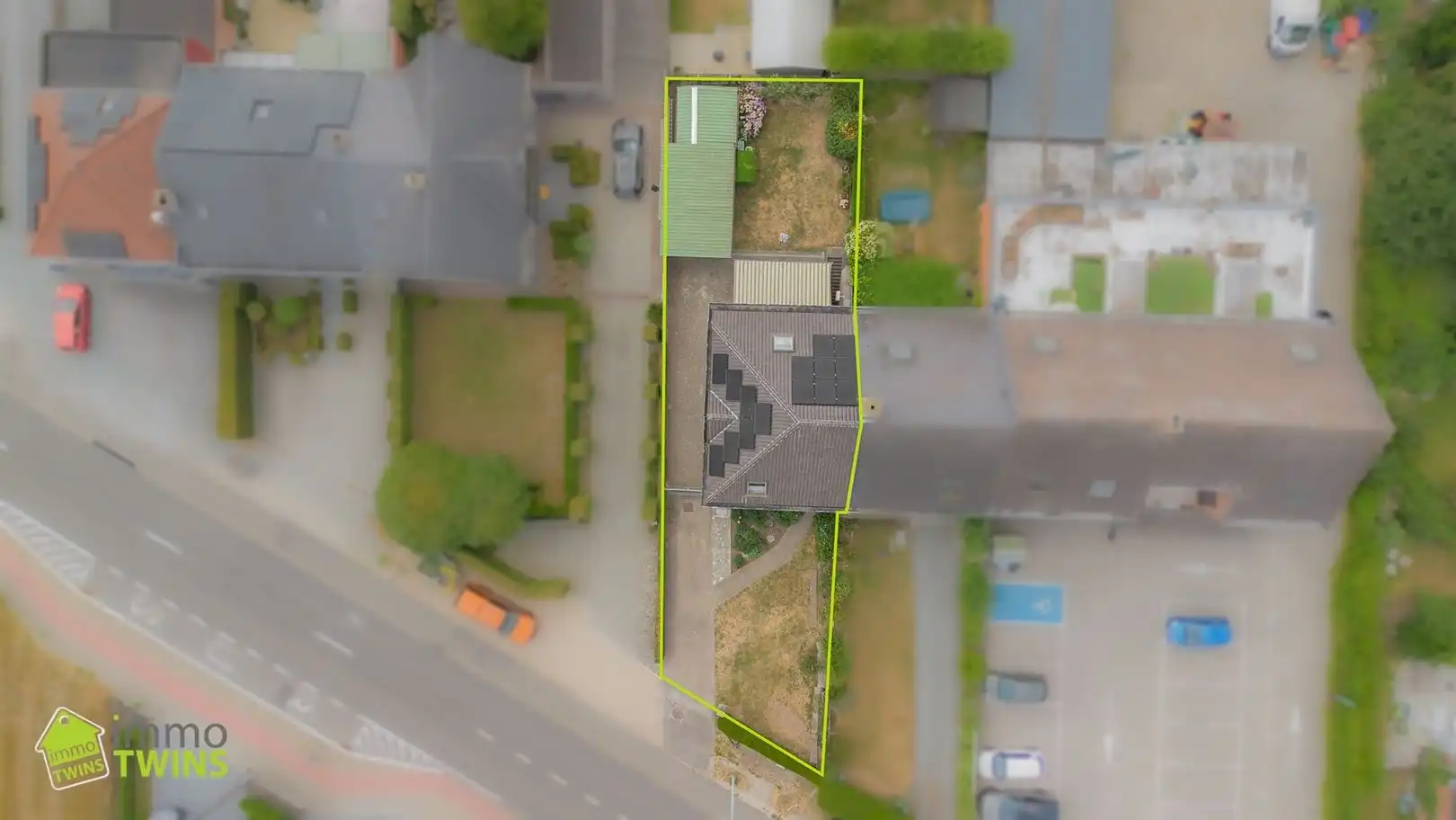 Ruime halfopen bebouwing met carport, grote zolder, zonnepanelen en thuisbatterij in Oudegem bij Dendermonde. foto 10