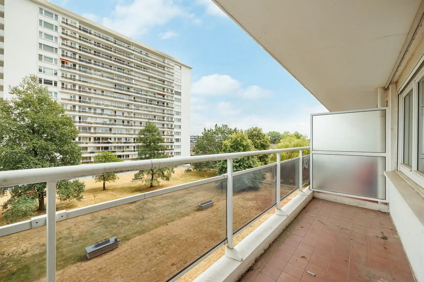 Rustig gelegen doorloopappartement met 2 terrassen foto 12