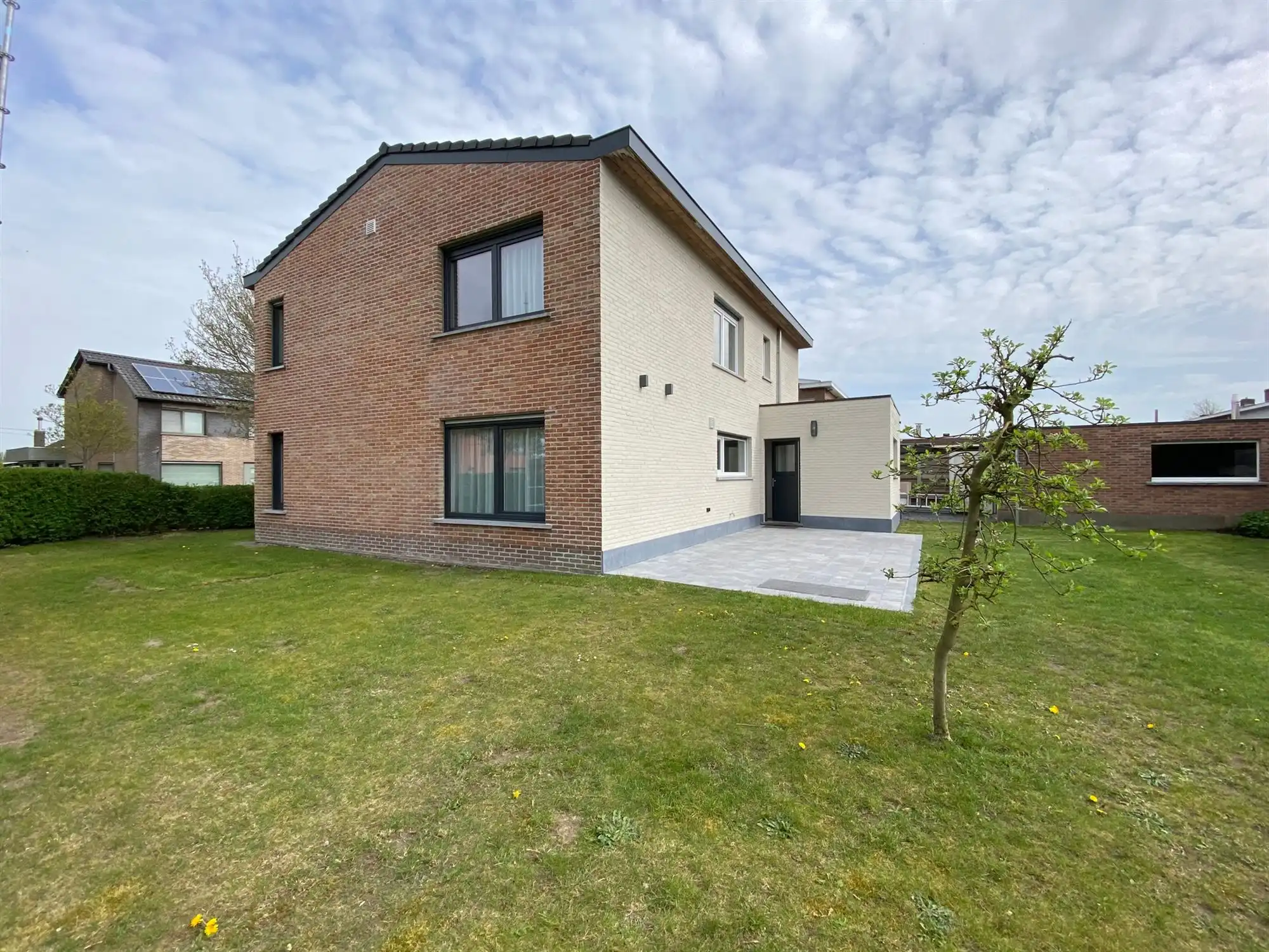 prachtig gerenoveerde woonst met 5 slaapkamers en 2 garages foto 32