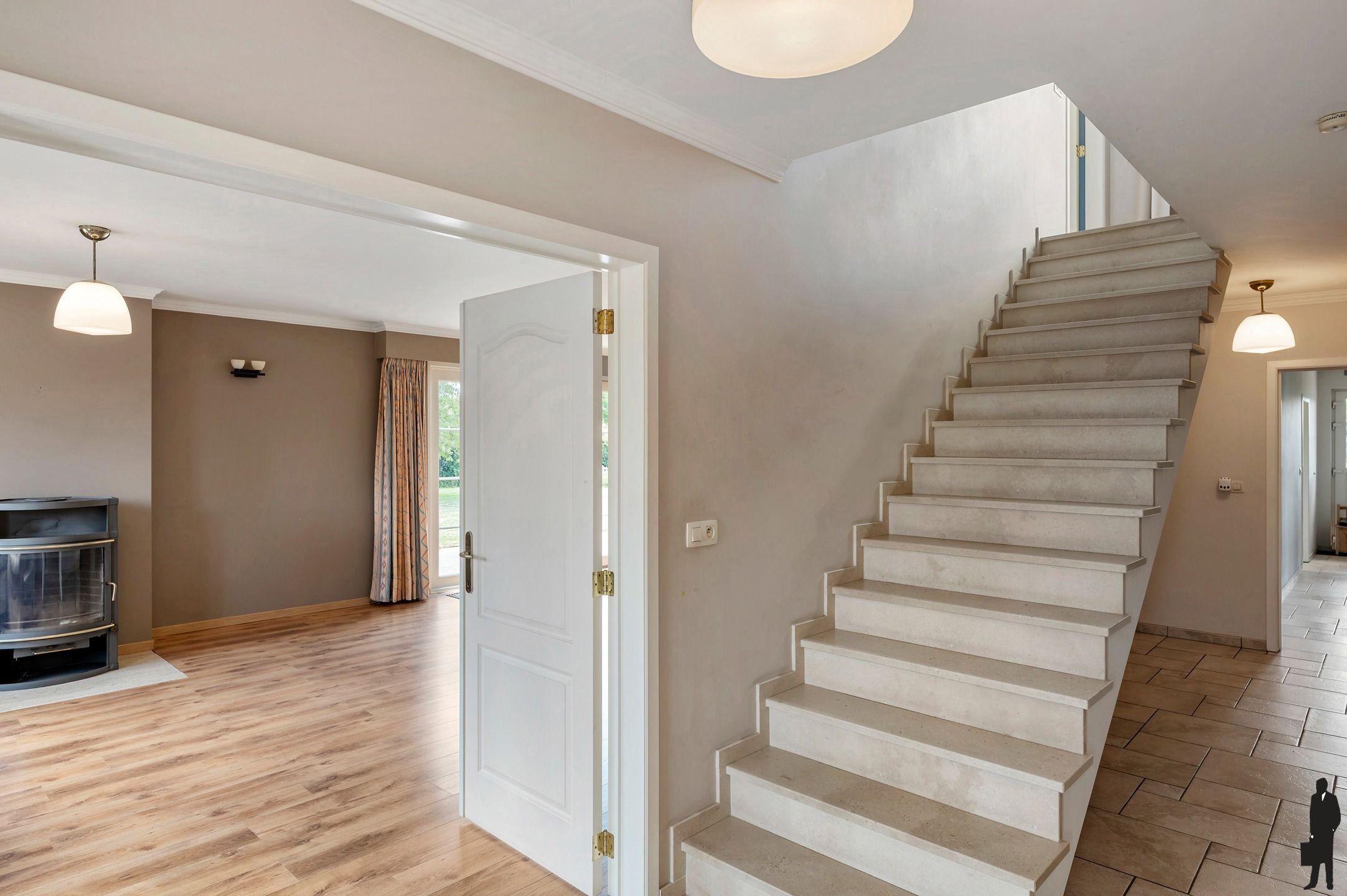 Ruime landelijke woning met tijdloze architectuur foto 9