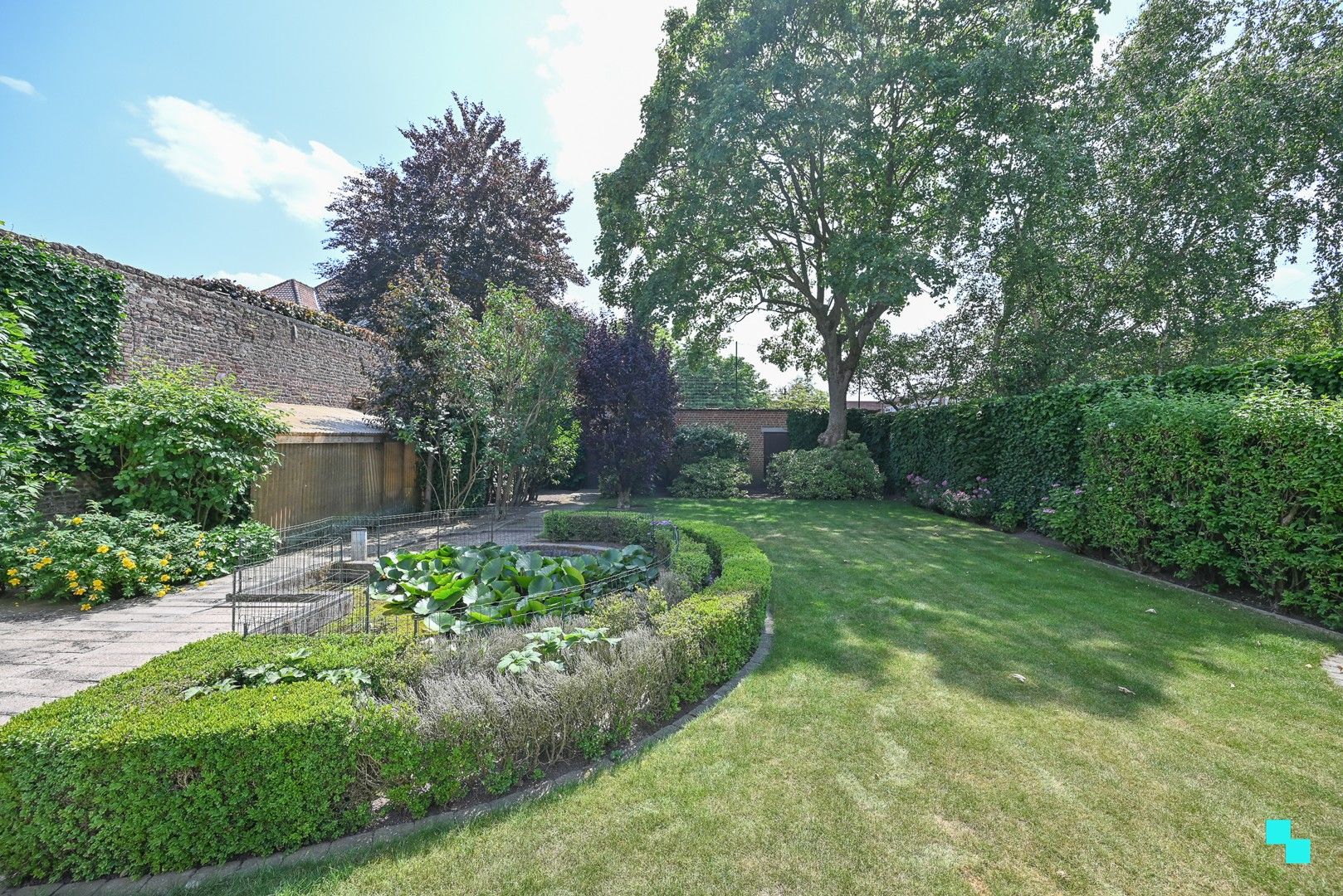 Wonen in erfgoed, zicht op het groen, midden in de stad Izegem. foto 13