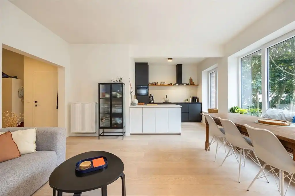 Instapklaar appartement met ruime tuin foto {{pictureIndex}}