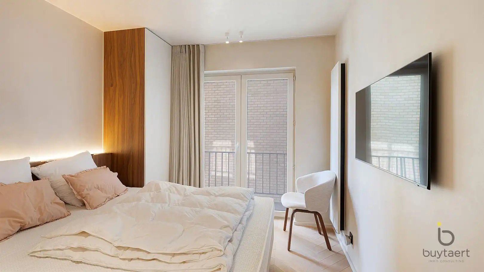 LUXUEUS GERENOVEERD & VOLLEDIG GEMEUBELD APPARTEMENT MET PANORAMISCH ZEEZICHT AAN HET RUBENSPLEIN!  foto 17