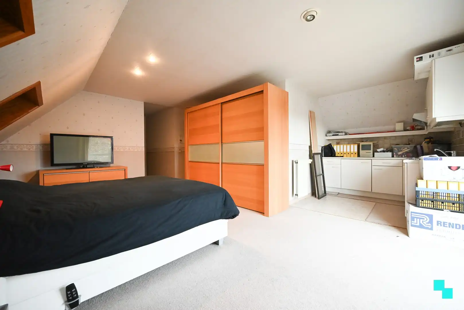 Uitzonderlijke eigendom bestaande uit een gezinswoning & afzonderlijk (kantoor)gebouw te Izegem foto 15