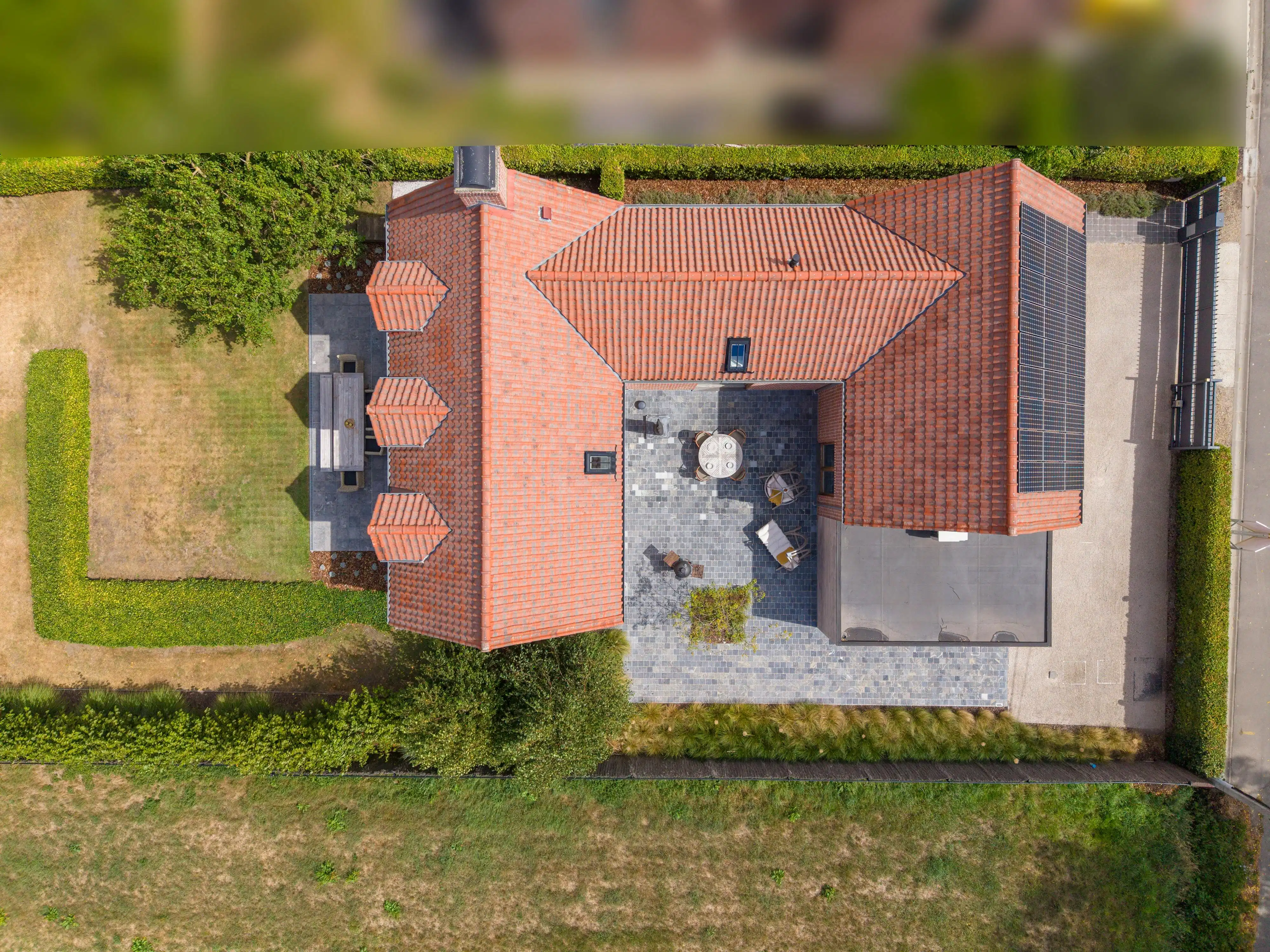 Schitterende villa (2010) op groene locatie in Hérinnes/Pecq foto 2