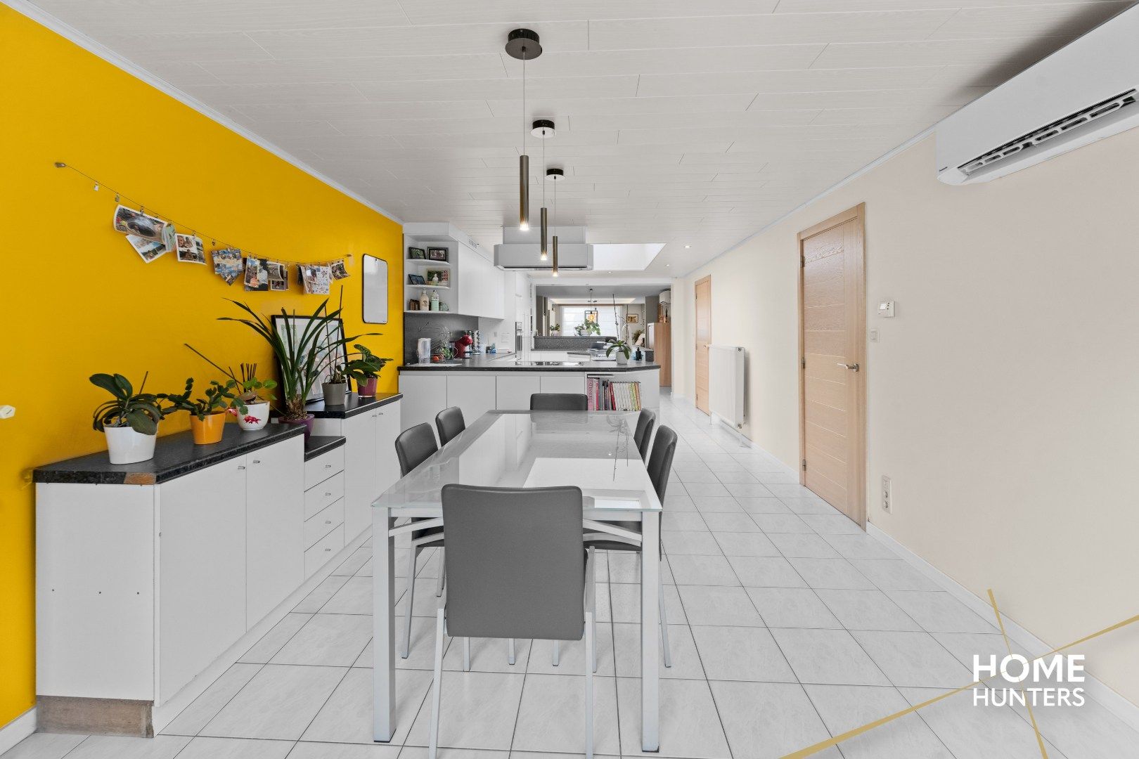 Instapklare, gerenoveerde woning op centrale ligging nabij centrum Roeselare! foto 5