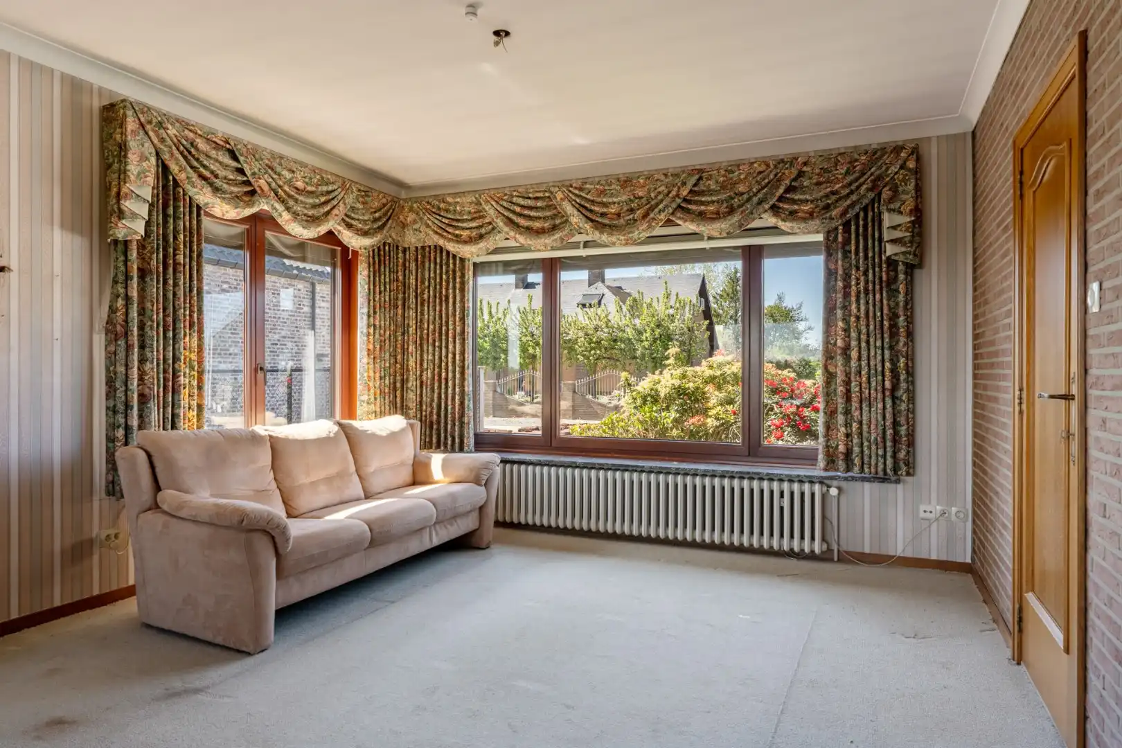 Gelijkvloerse gezinswoning op een ruim perceel van 9a51ca op een rustige locatie met uitzicht op achterliggende weilanden!  foto 9