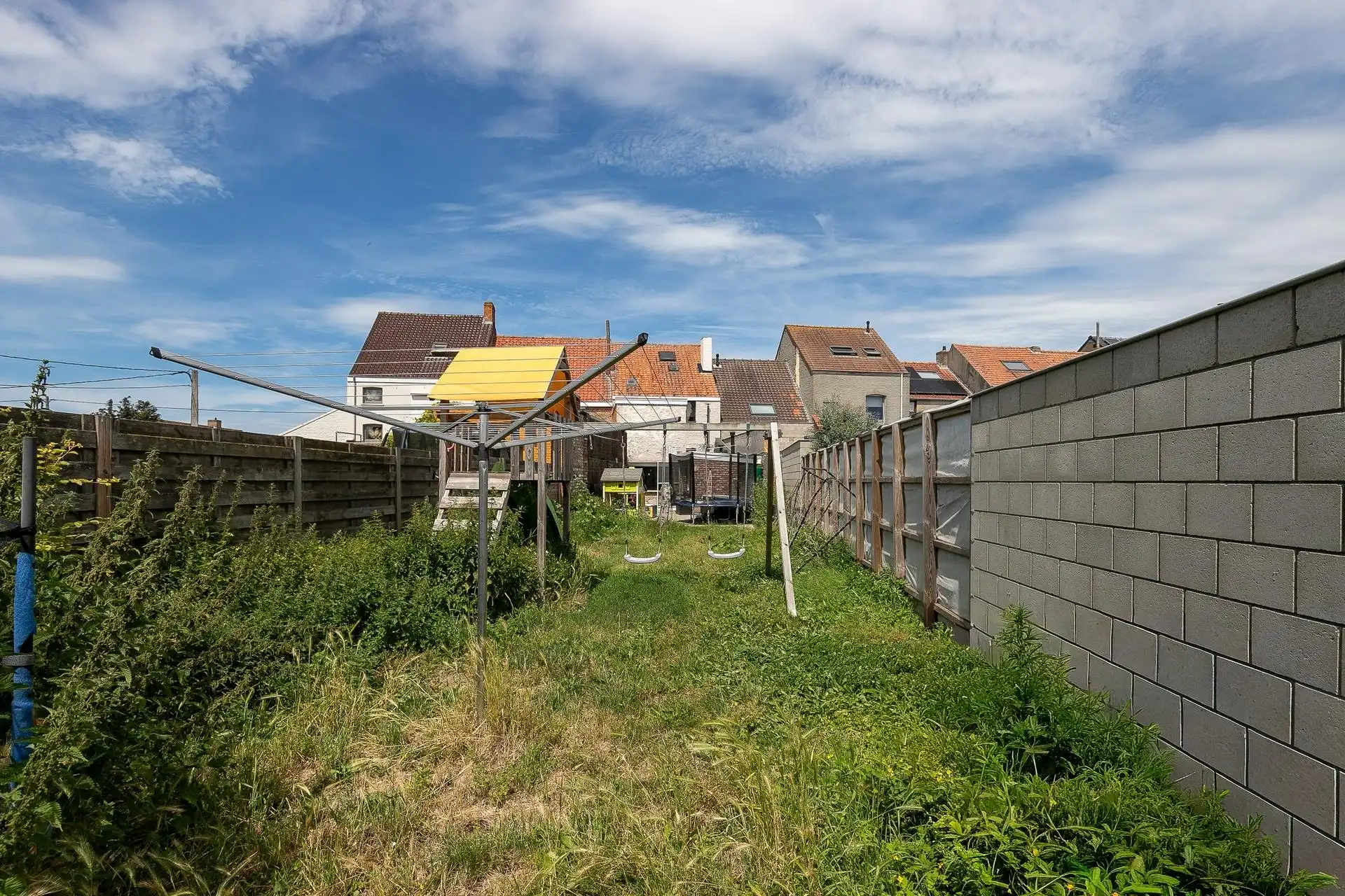 Rijwoning met ruime tuin, uitweg met garage en uitbreidingsmogelijkheden. foto 13
