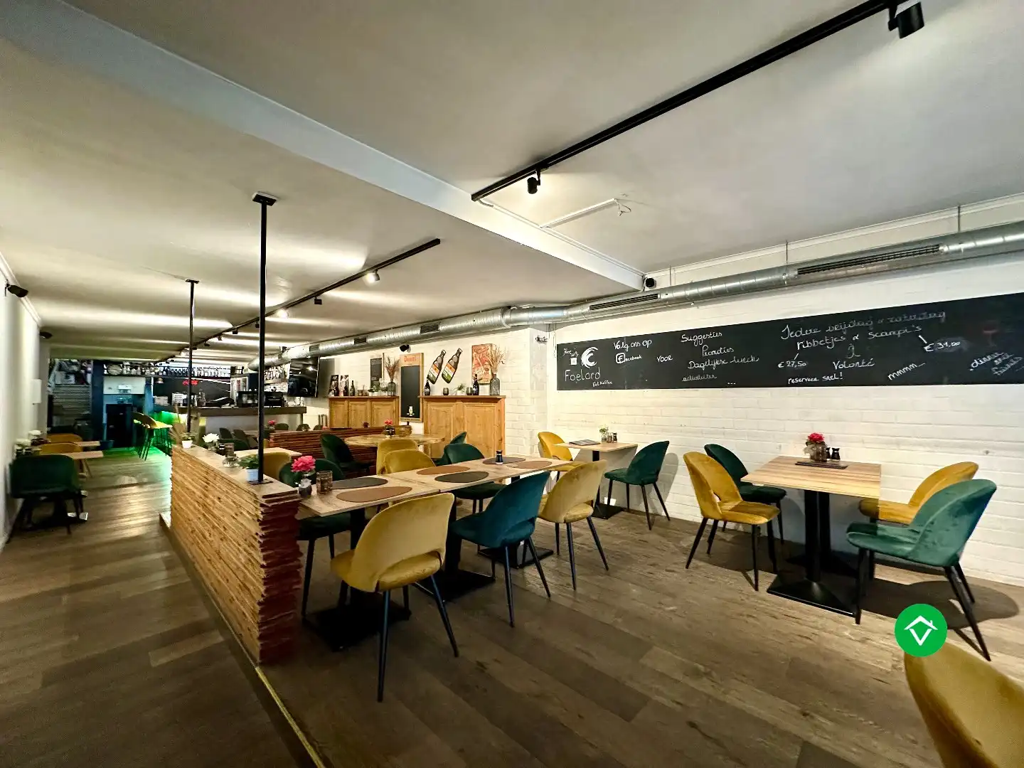 Café “Foelard” - centraal gelegen handelszaak op de Markt van Torhout foto 3