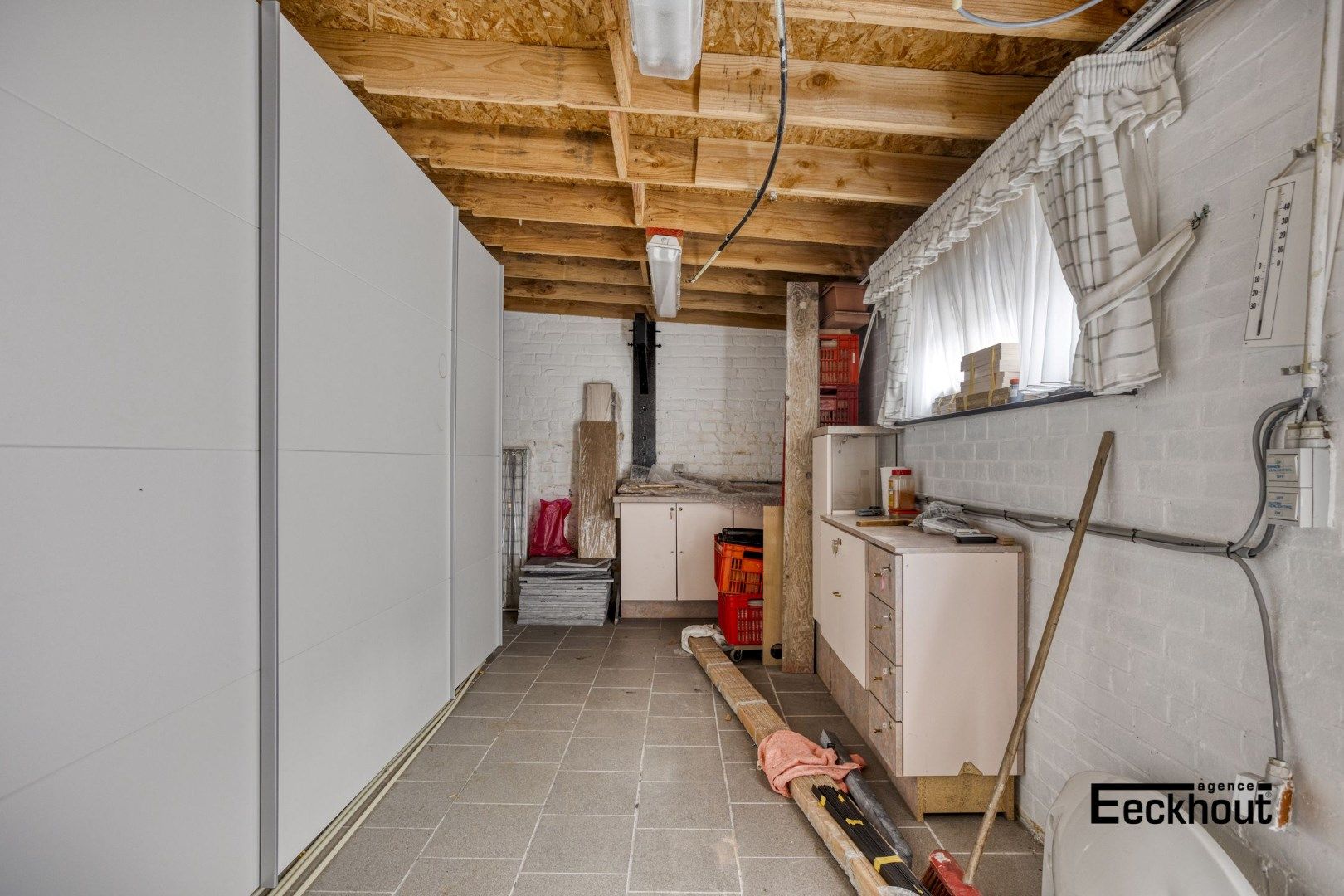 Ruime rijwoning met garage en zonnige koer op een boogscheut van het strand foto 21