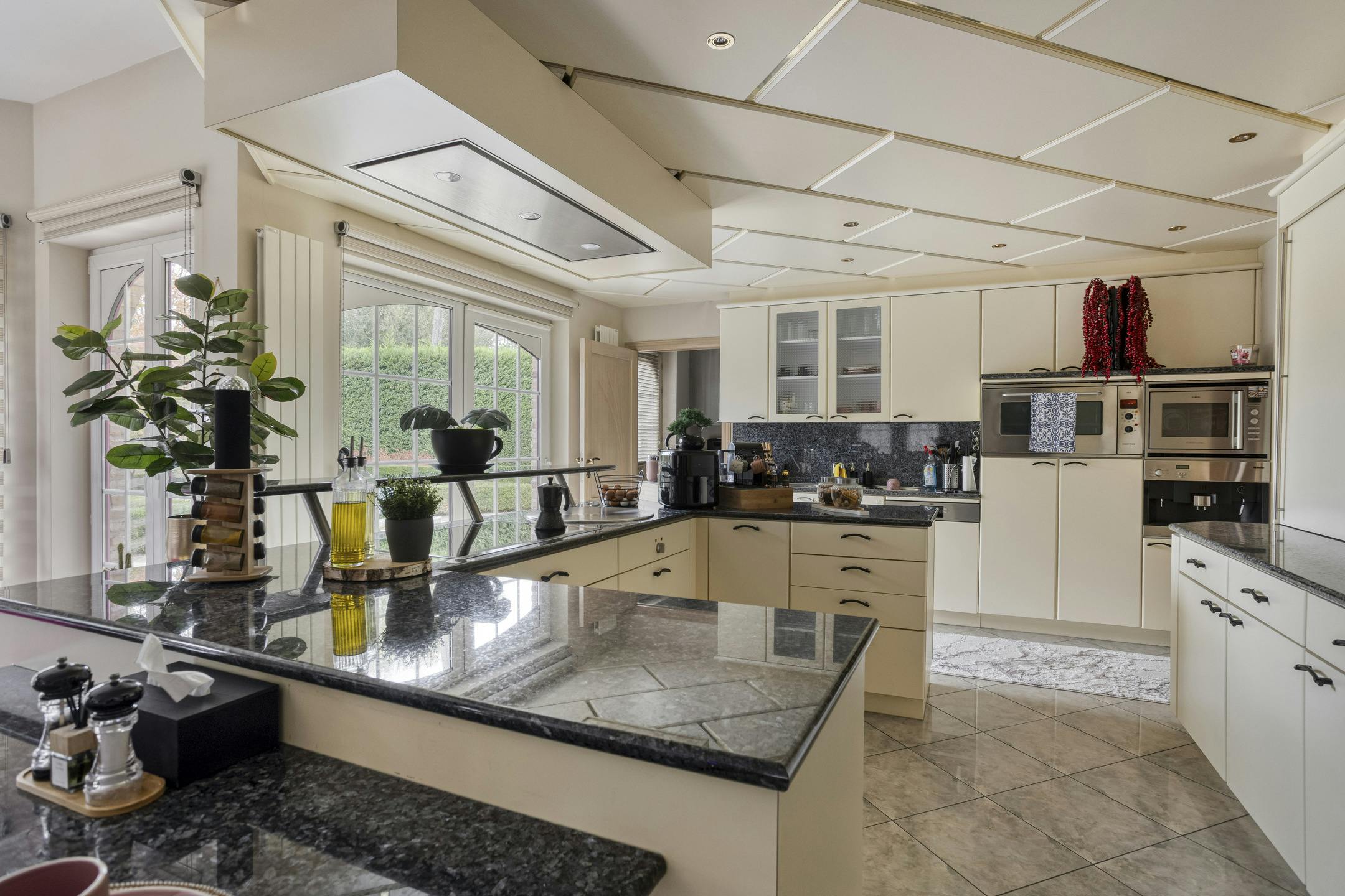 Gelijkvloerse villa op een centrale locatie in Brussegem foto 5