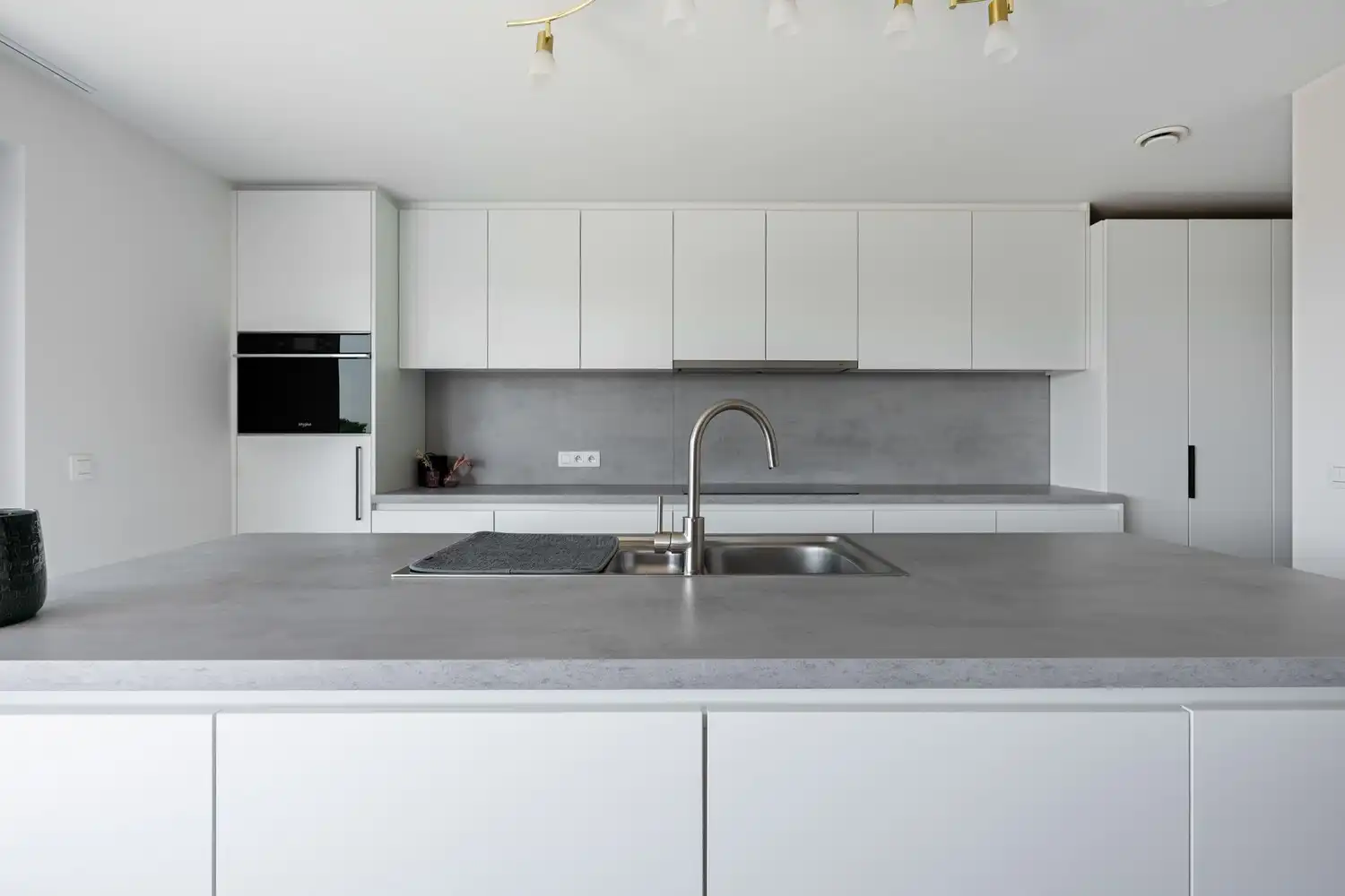 Moderne penthouse met 2 slpkrs, terras en autostaanplaats in centrum Onze-Lieve-Vrouw-Waver foto 7
