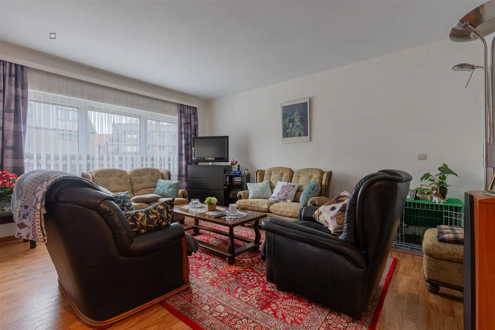 Gelijkvloers 2-slaapkamerappartement met tuin en garage foto 2