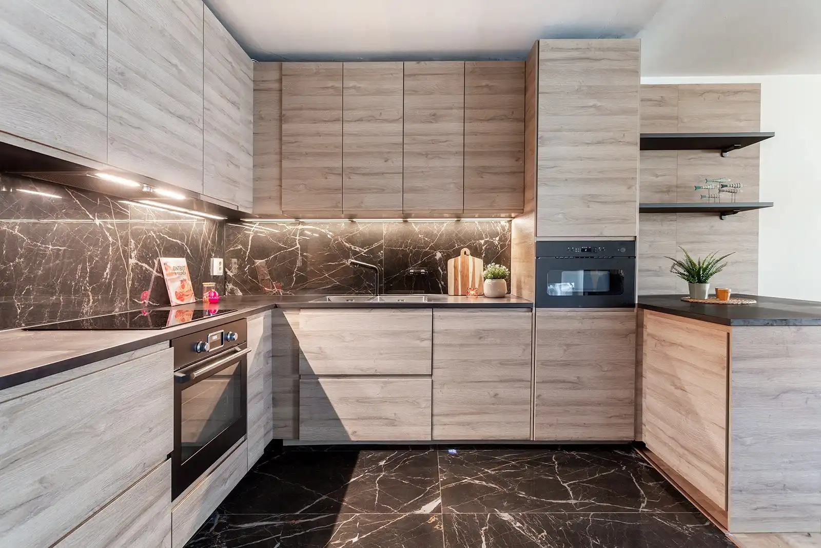 Instapklaar 3 slpk appartement met terras in hartje Stad foto 8