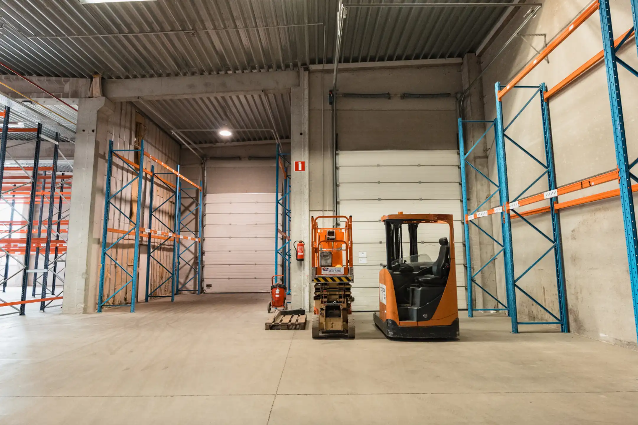 Modern bedrijfsgebouw langs E17 in Zwijndrecht foto 42