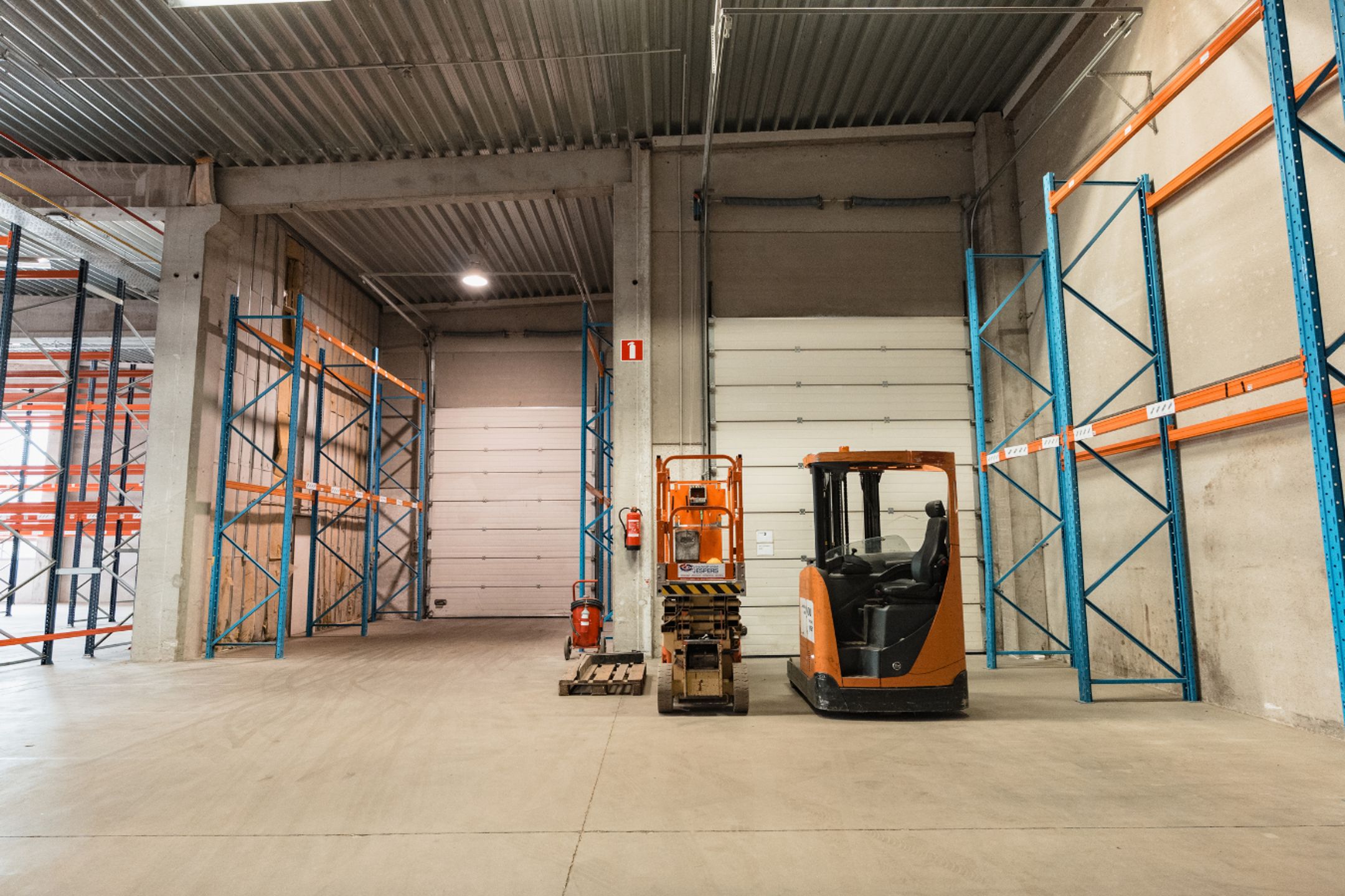 Modern bedrijfsgebouw langs E17 in Zwijndrecht foto 42