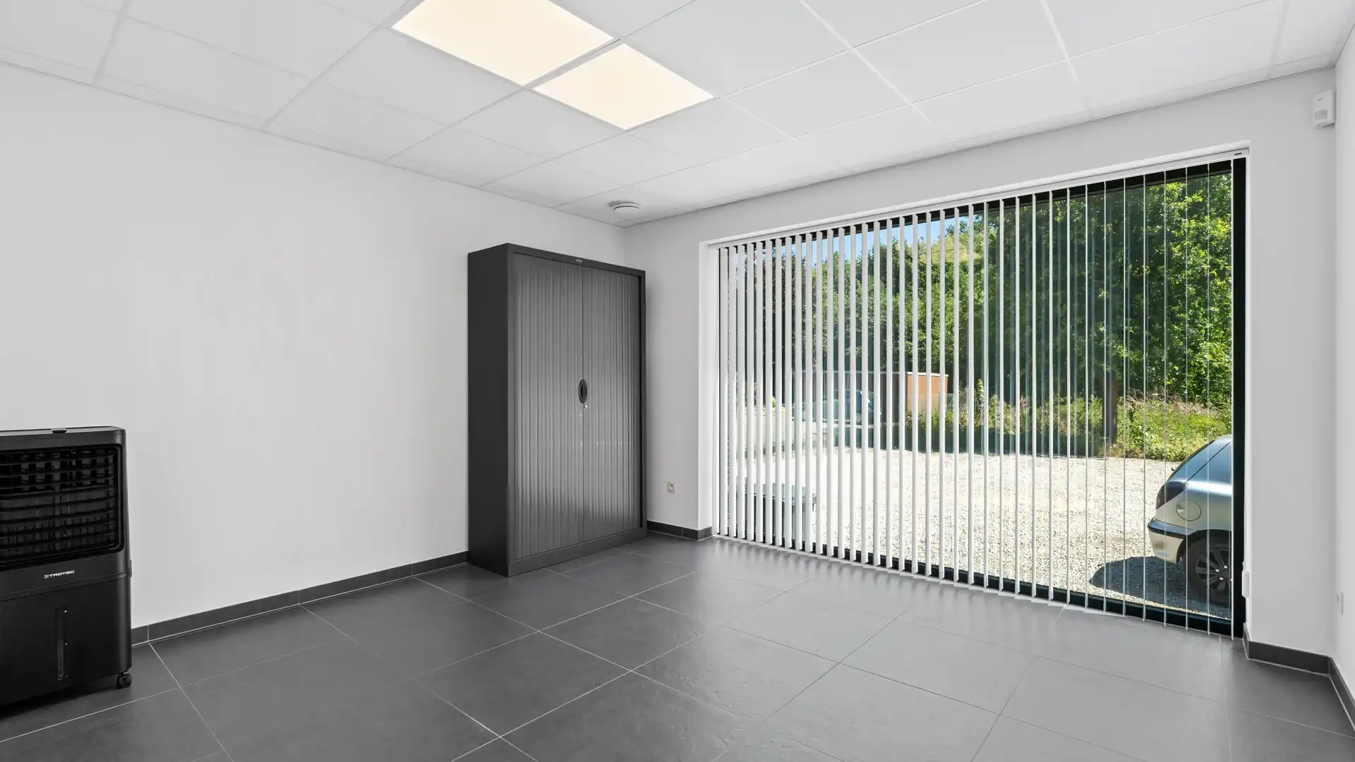 RECENTE, GELIJKVLOERSE KANTOOR-/PRAKTIJKRUIMTE MET GOEDE ZICHTLOCATIE foto 10